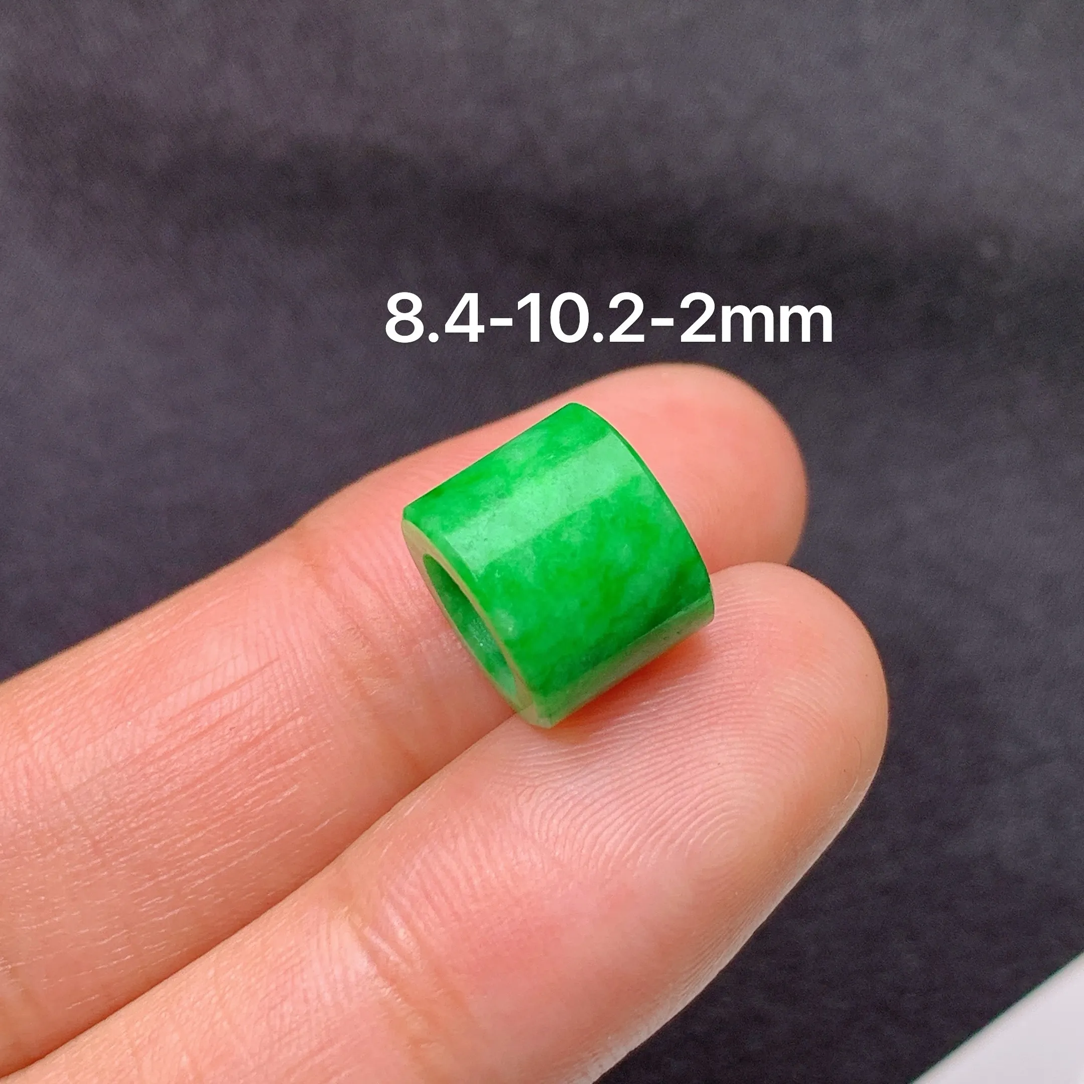 冰阳绿路路通，镶嵌佳品，冰润色阳，种水足，Xyg整体尺寸8.4*10.2*2