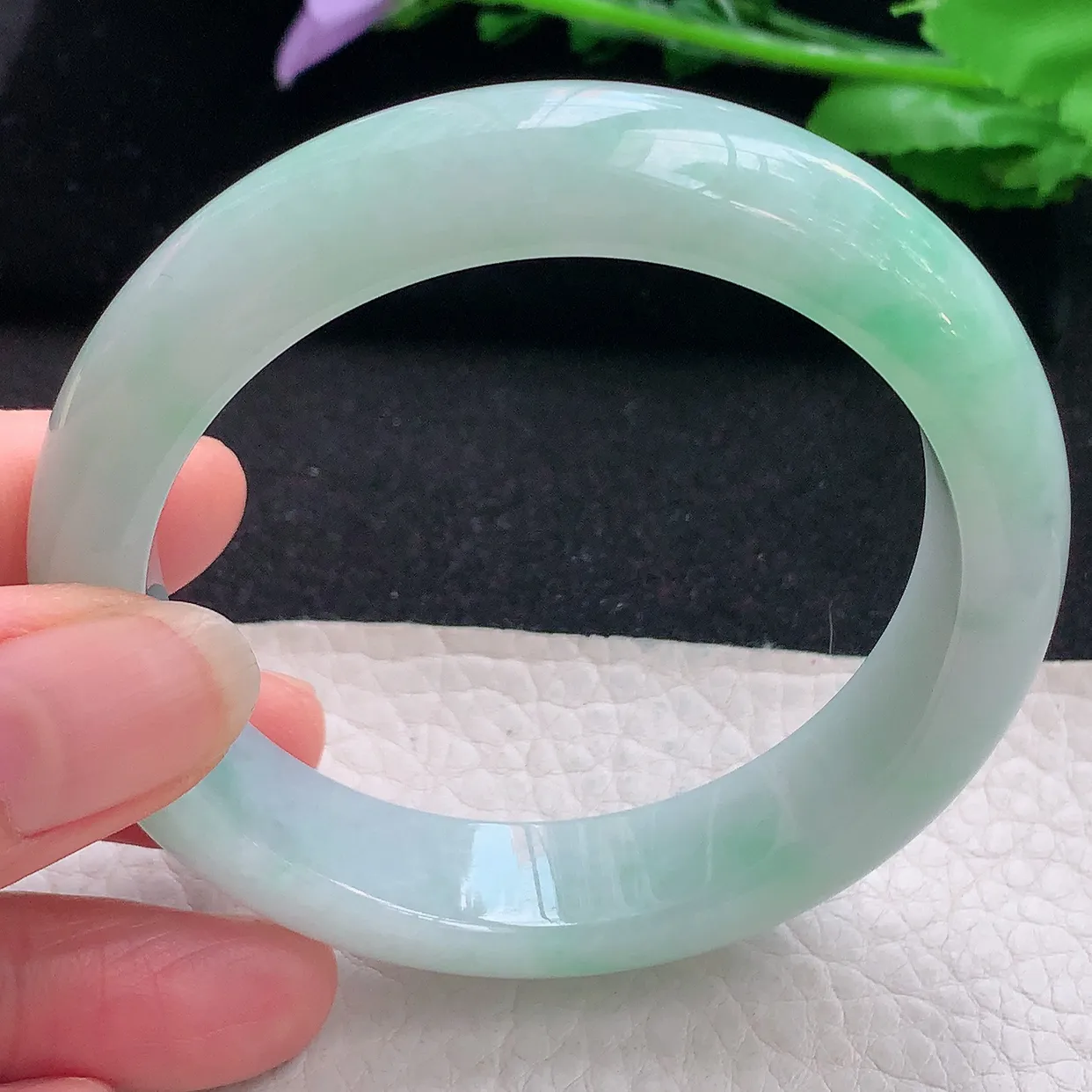 js自然光56*13.5*8.6平安镯 翡翠a货玉手镯飘绿宽边珠宝玉手环