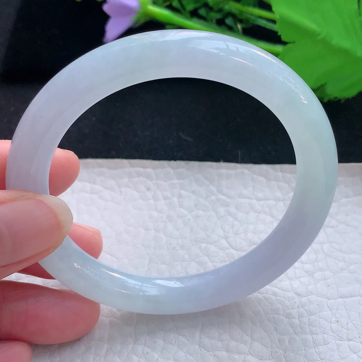 jm自然光56*9美人镯 翡翠a货玉手镯冰胶淡春带彩圆条玉手环 叮当镯