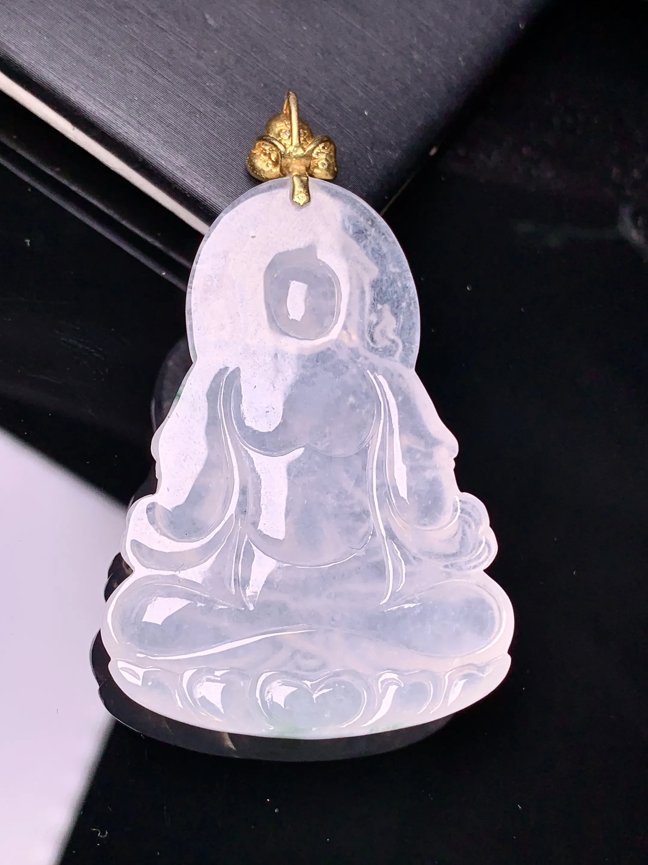 18k金镶嵌冰种度母观音菩萨吊坠 玉质细腻 水润亮眼 色泽艳丽 整体尺寸53.5*31.8*5.2