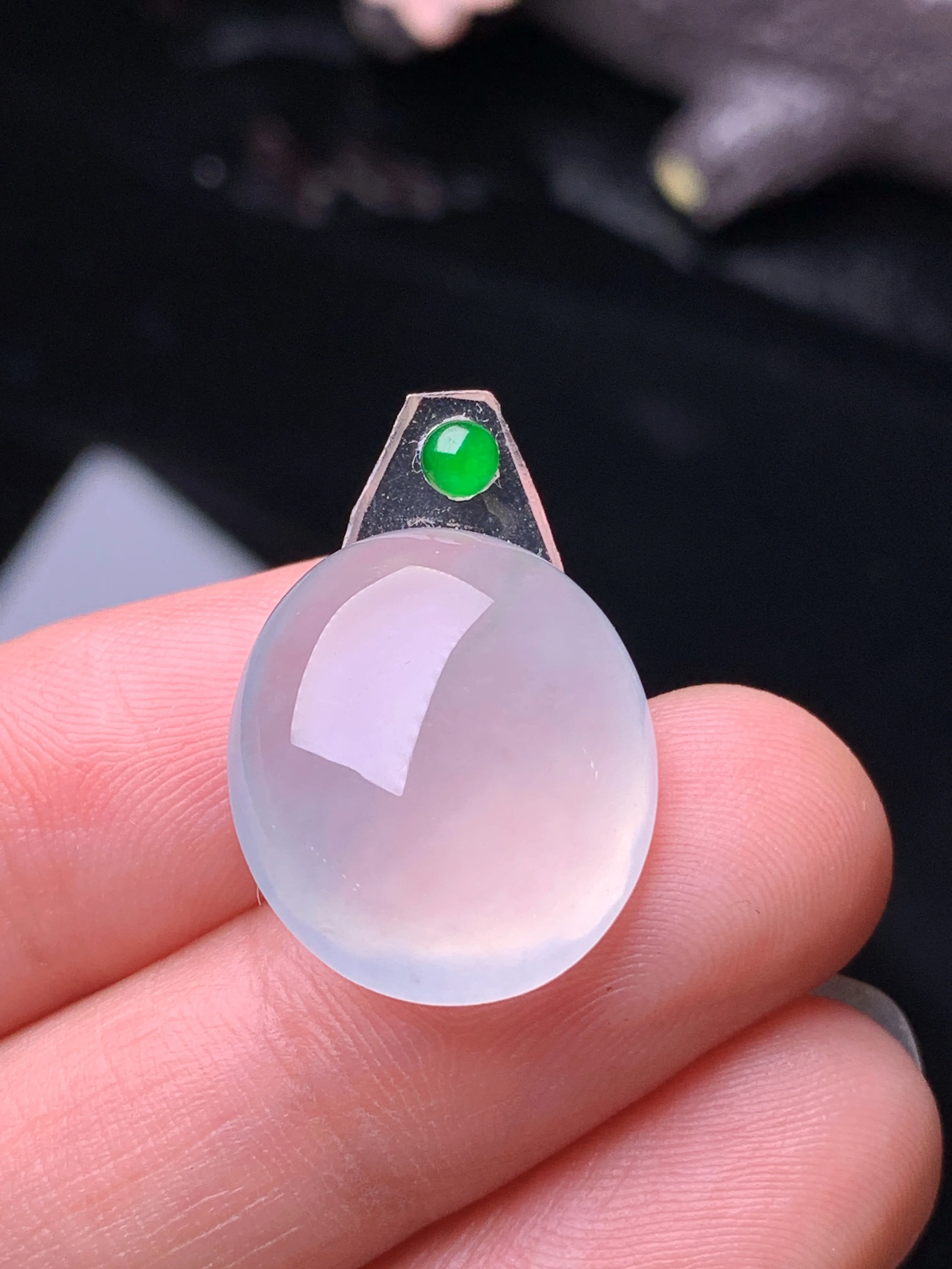 镶嵌 冰种蛋面吊坠 玉质细腻 水润亮眼 色泽艳丽 整体尺寸18*15.7*6.5