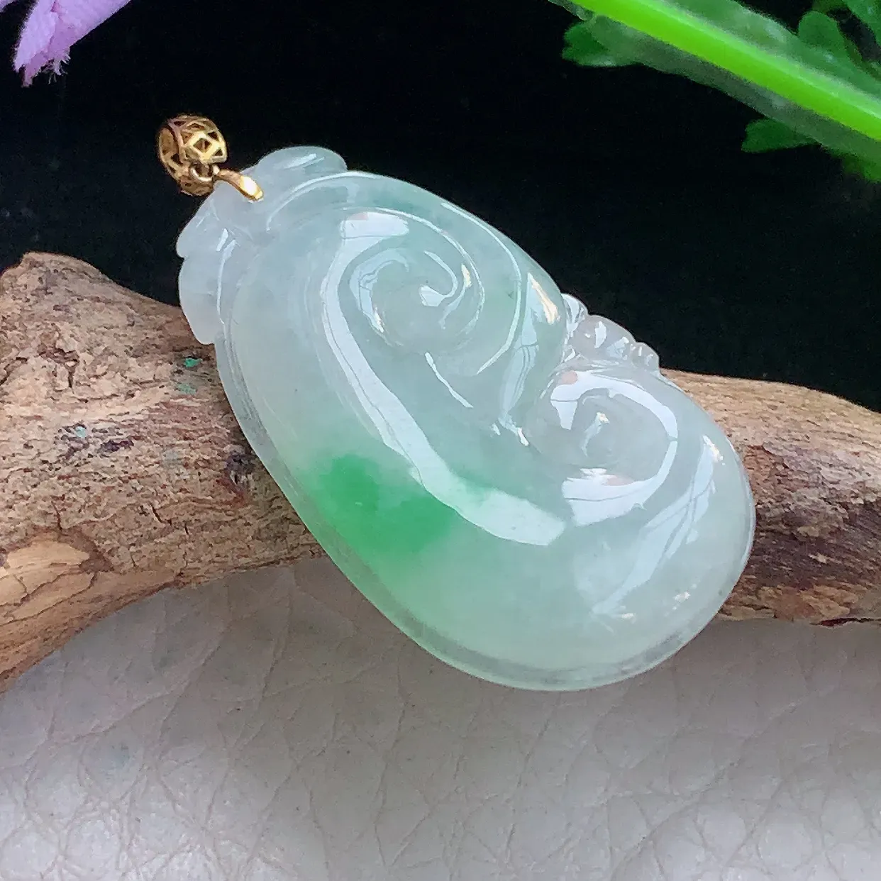 x54自然光30.6*18.8*4.3精美翡翠a货飘绿事事如意 玉如意玉吊坠 玉挂件