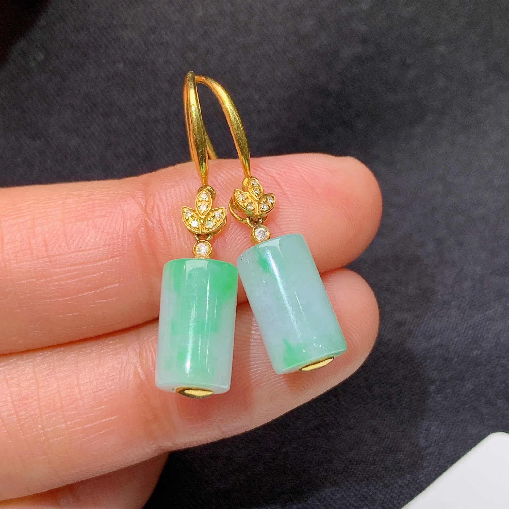 冰飘绿平安柱耳坠，18k金镶嵌，简约时尚，冰润细腻，种水足，Lh裸石尺寸10.9*6.6