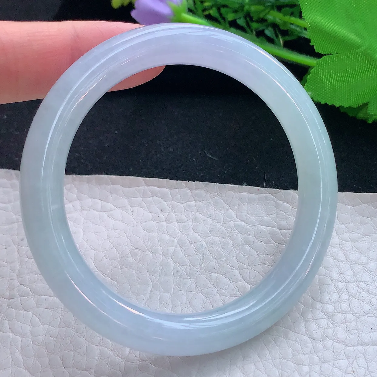 jm自然光56*9美人镯 翡翠a货玉手镯冰胶淡春带彩圆条玉手环 叮当镯