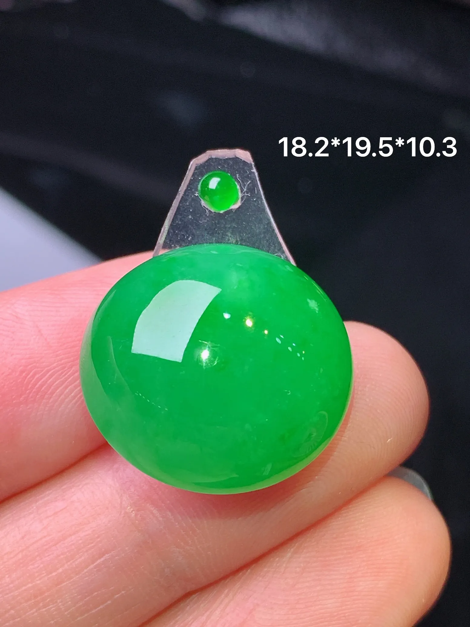 镶嵌款 满绿蛋面吊坠 玉质细腻 水润亮眼 色泽艳丽 整体尺寸18.2*19.5*10.3