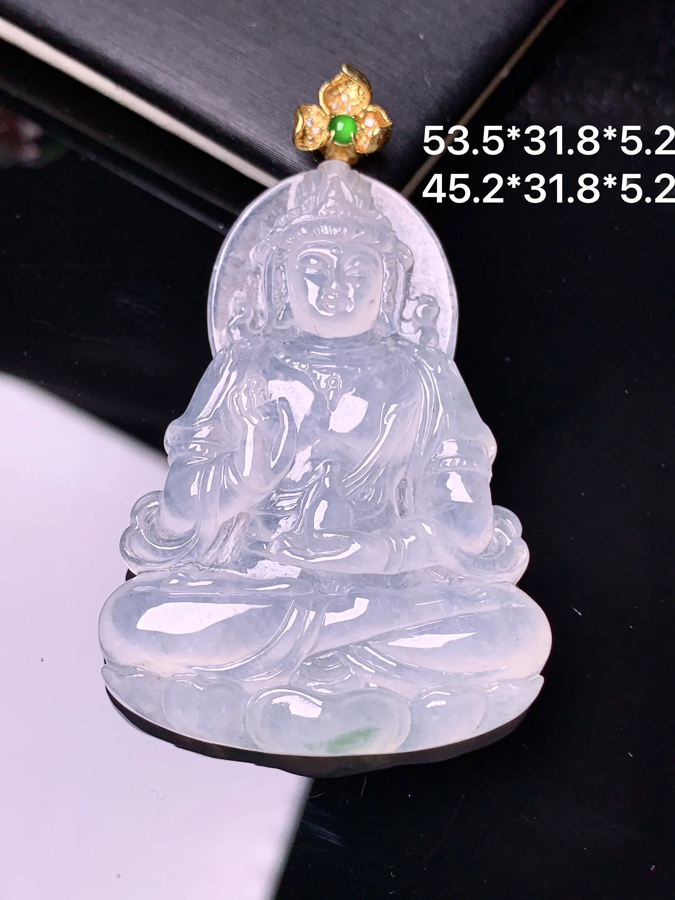 18k金镶嵌冰种度母观音菩萨吊坠 玉质细腻 水润亮眼 色泽艳丽 整体尺寸53.5*31.8*5.2