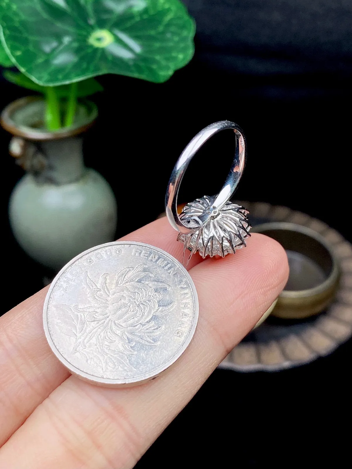 【冰种黄蛋戒指】种水上乘，晶莹剔透，纯净通透，18k金钻精美镶嵌，裸石尺寸8.6*6.7*4.3毫米，圈口可改