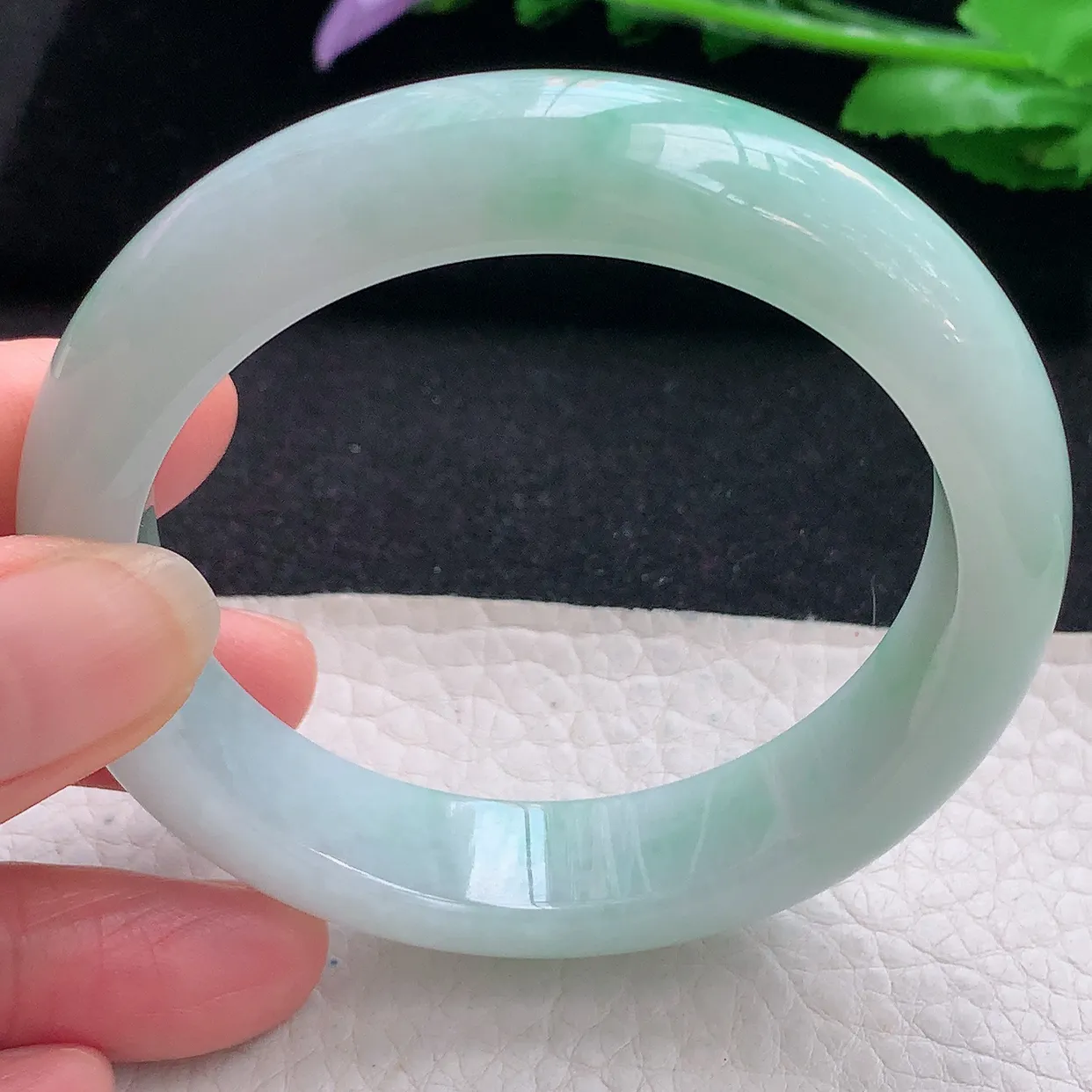 js自然光56*13.5*8.6平安镯 翡翠a货玉手镯飘绿宽边珠宝玉手环