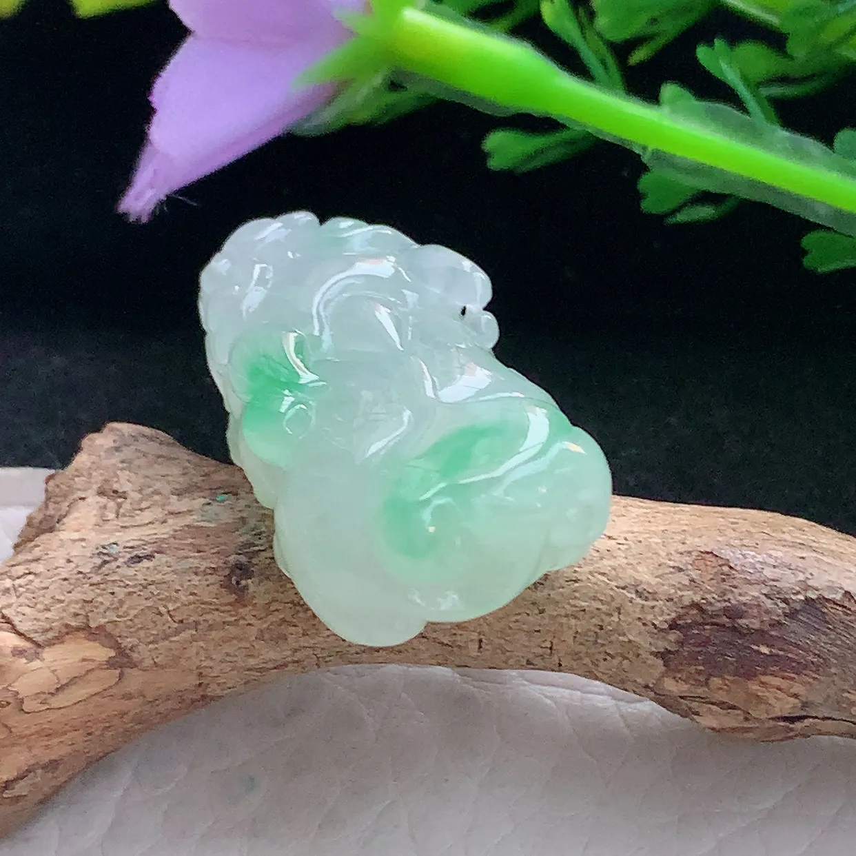 x54自然光30*15.6*12精美翡翠a货冰飘绿招财貔貅 玉皮休玉吊坠 玉挂件