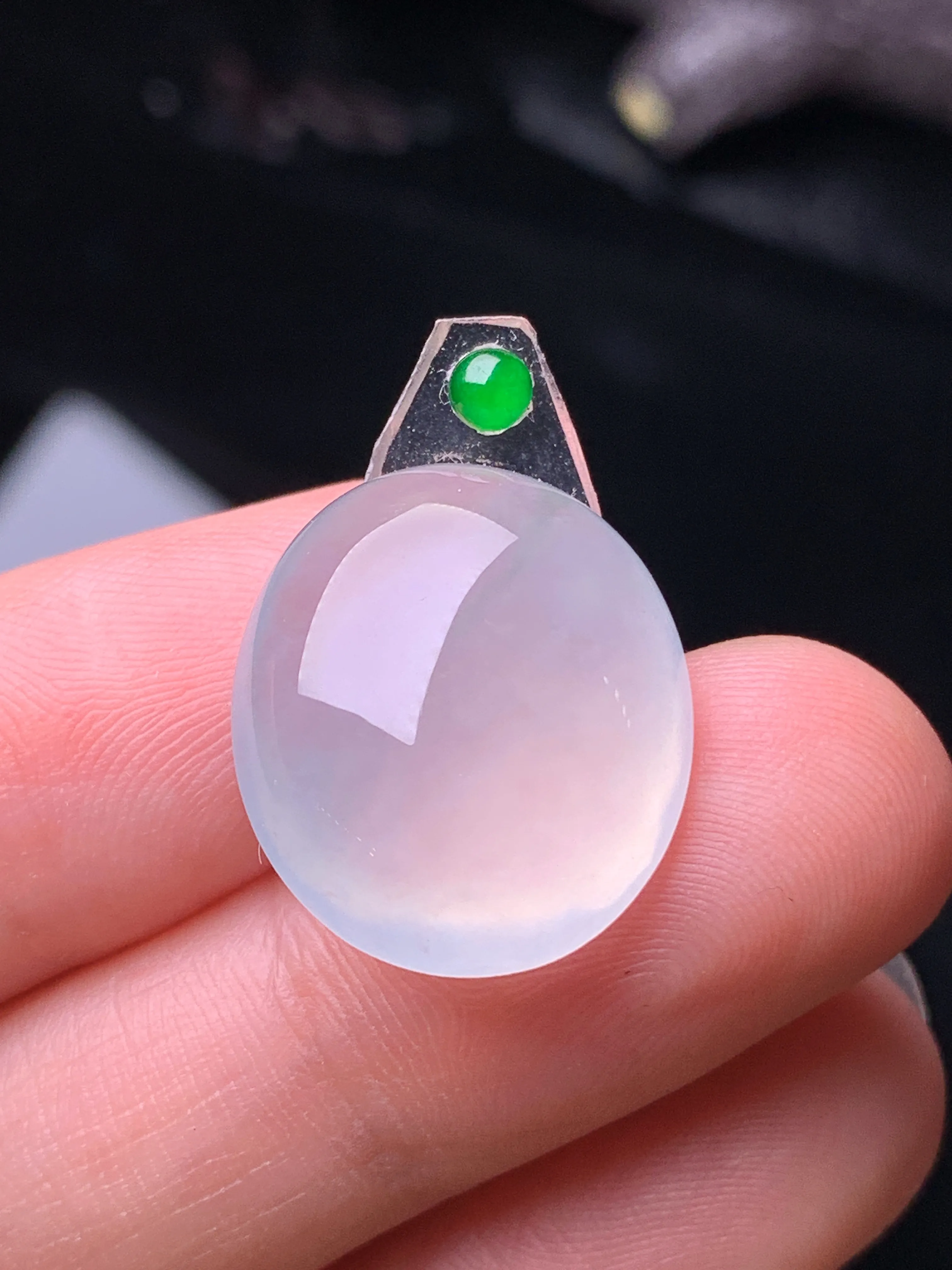 镶嵌 冰种蛋面吊坠 玉质细腻 水润亮眼 色泽艳丽 整体尺寸18*15.7*6.5