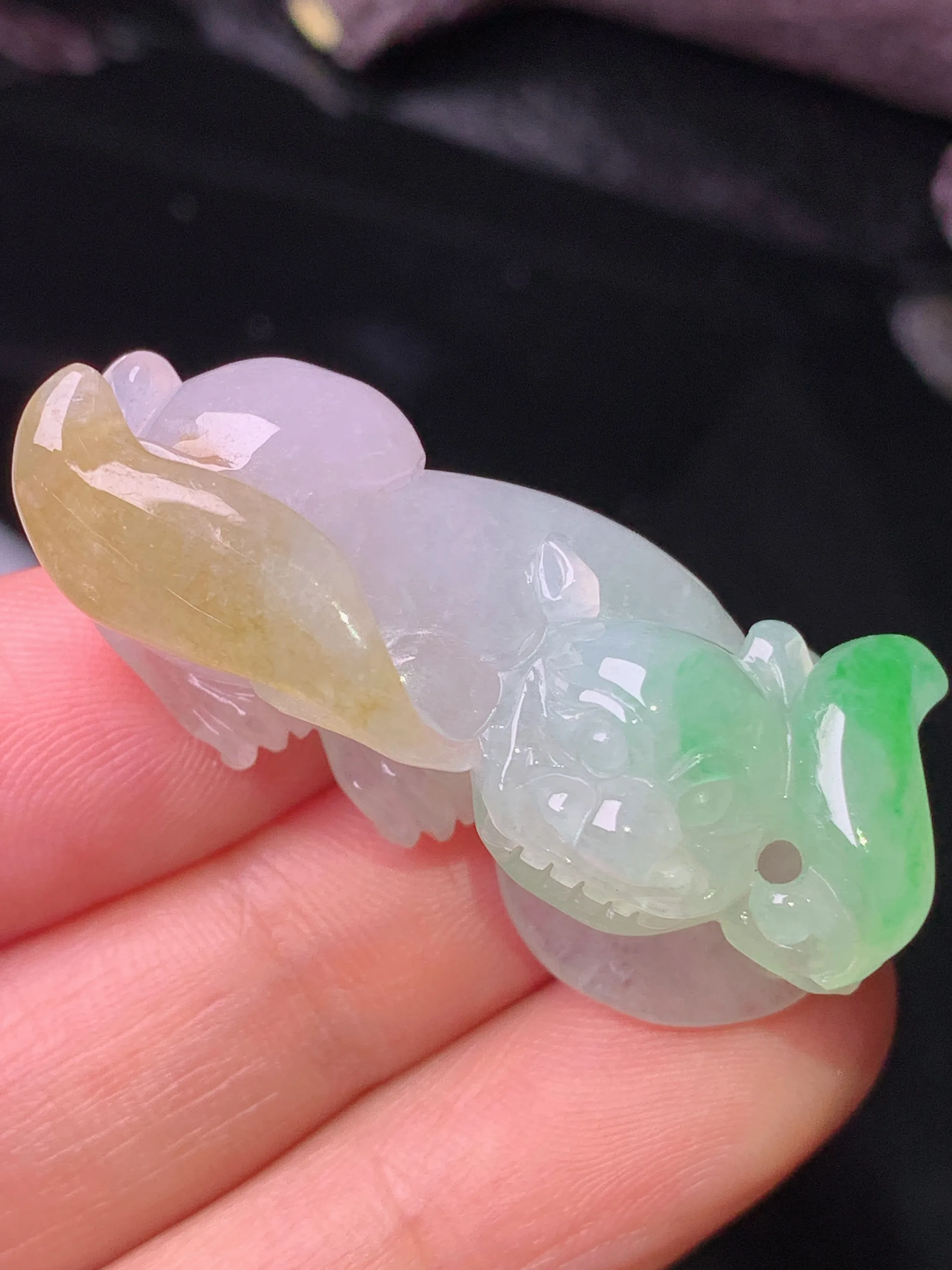 飘黄绿貔貅吊坠 玉质细腻 水润亮眼 色泽艳丽 整体尺寸41*16.3*16.8