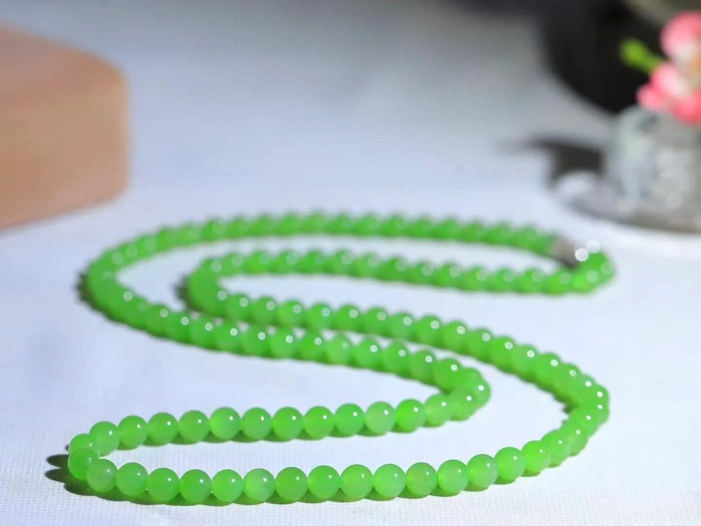 【珠圆玉润.项链】

收藏级臻品️和田玉碧玉珠圆玉润项链 玉质温润细腻  整串打磨圆润，佩戴舒适。