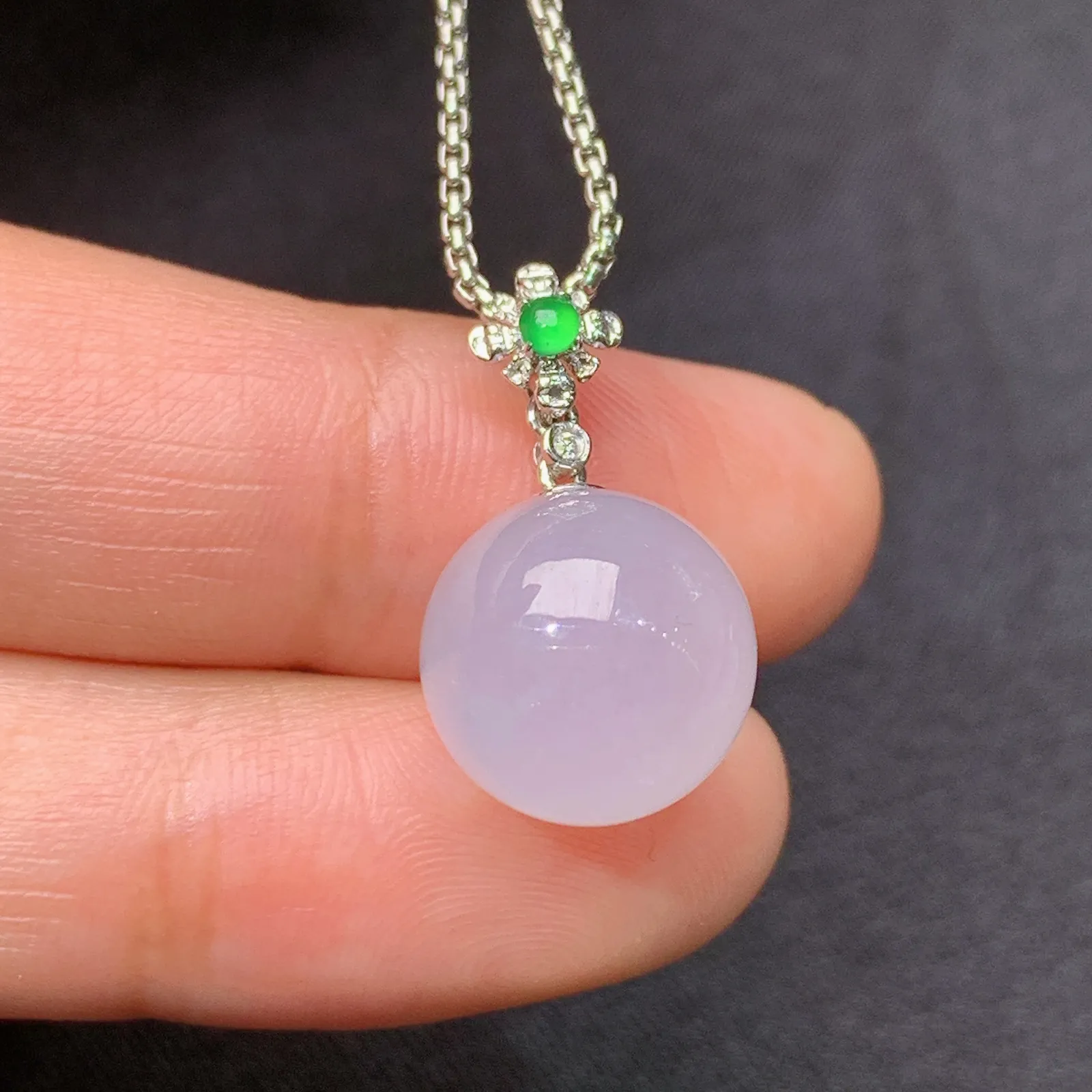 淡紫罗兰圆珠吊坠，18k金镶嵌，温润细腻，颜色鲜甜，By1 尺寸19.6*10.9