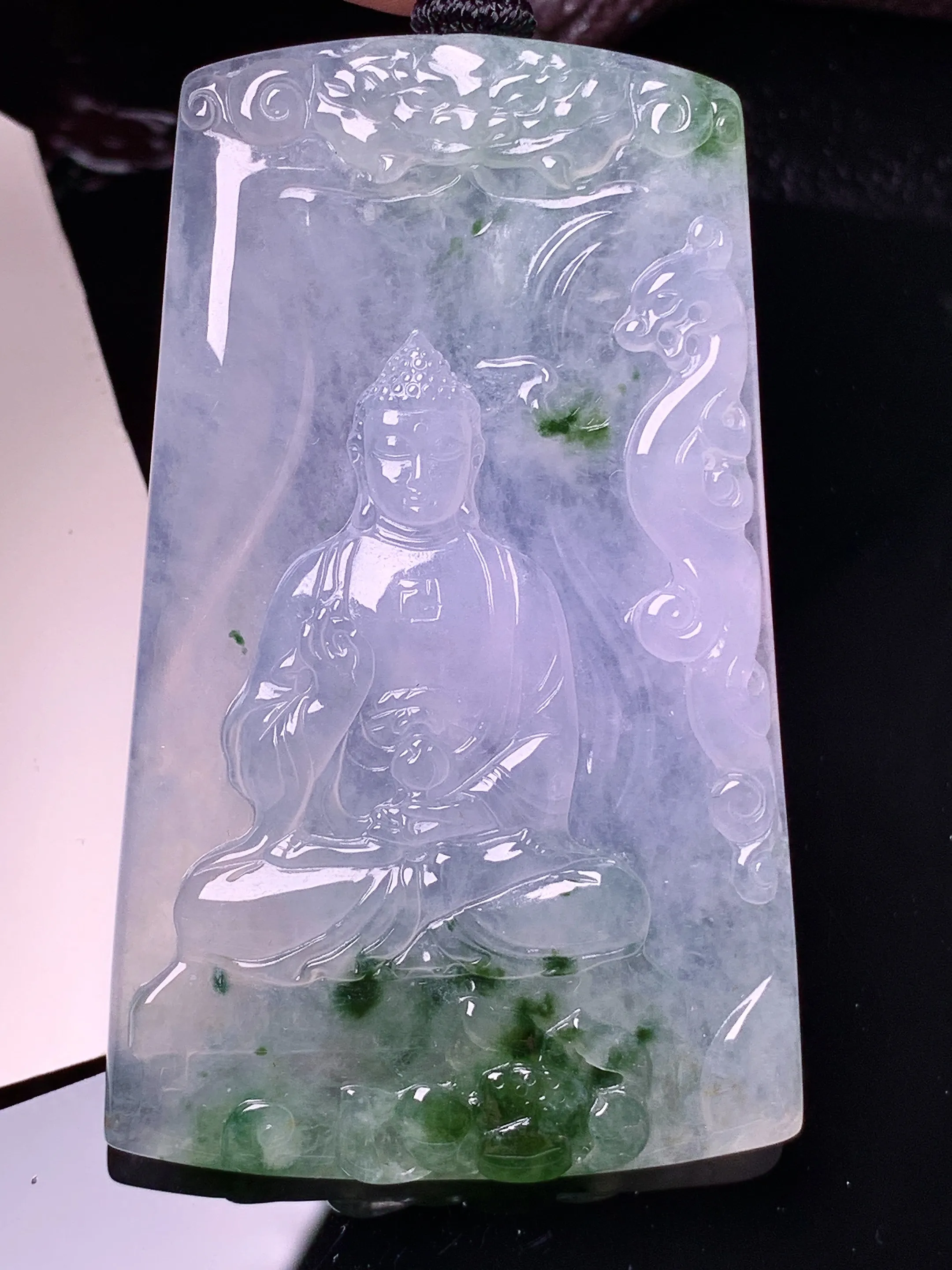 飘绿大日如来佛祖吊坠 玉质细腻 水润亮眼 色泽艳丽 整体尺寸63.2*38.8*5.6