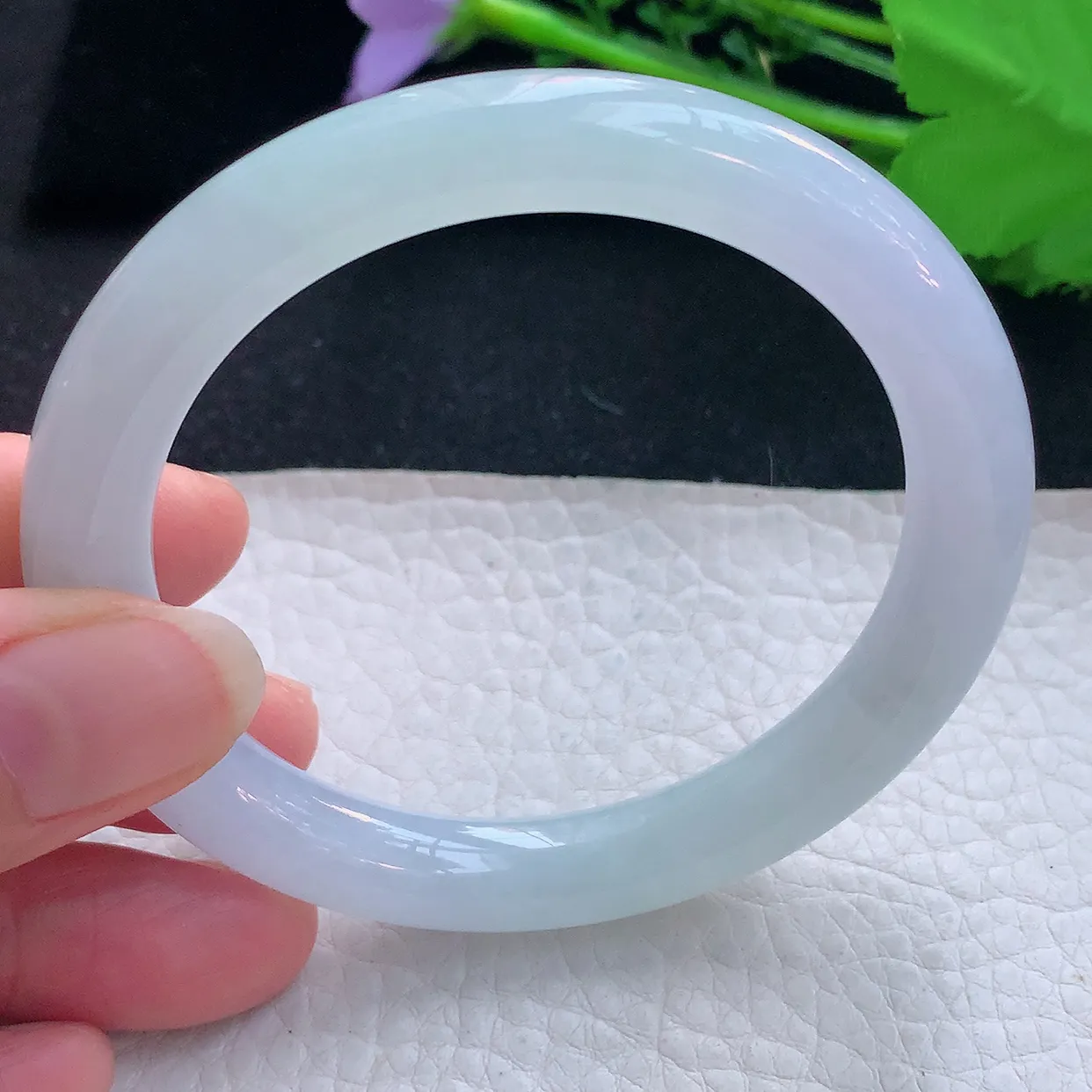 jm自然光56*9美人镯 翡翠a货玉手镯冰胶淡春带彩圆条玉手环 叮当镯