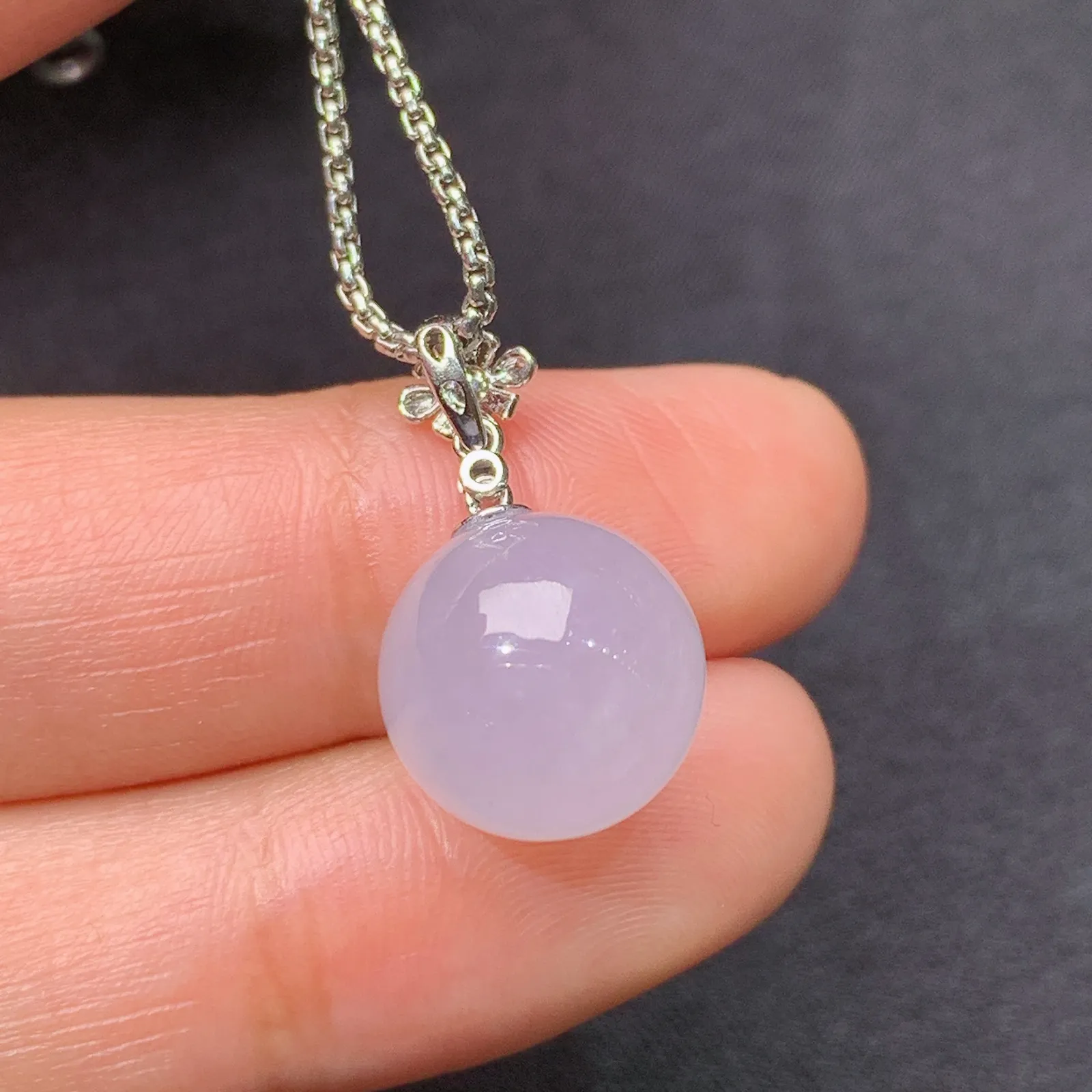 淡紫罗兰圆珠吊坠，18k金镶嵌，温润细腻，颜色鲜甜，By1 尺寸19.6*10.9