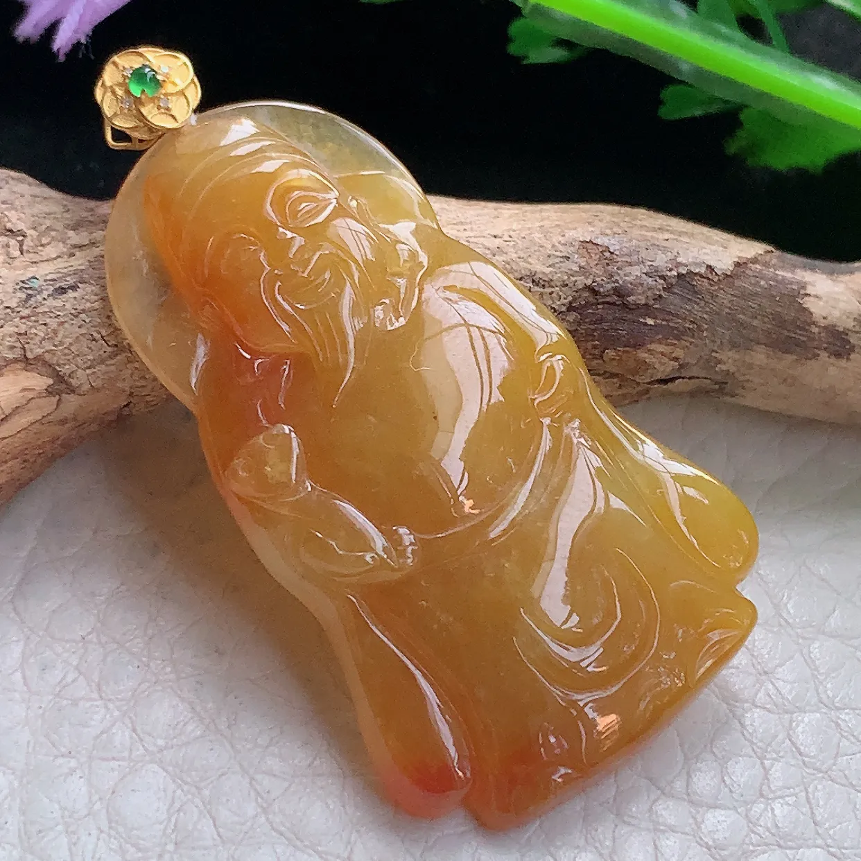 x54自然光48*25.6*4.8精美翡翠a货冰黄财神爷 财爷玉吊坠 玉挂件