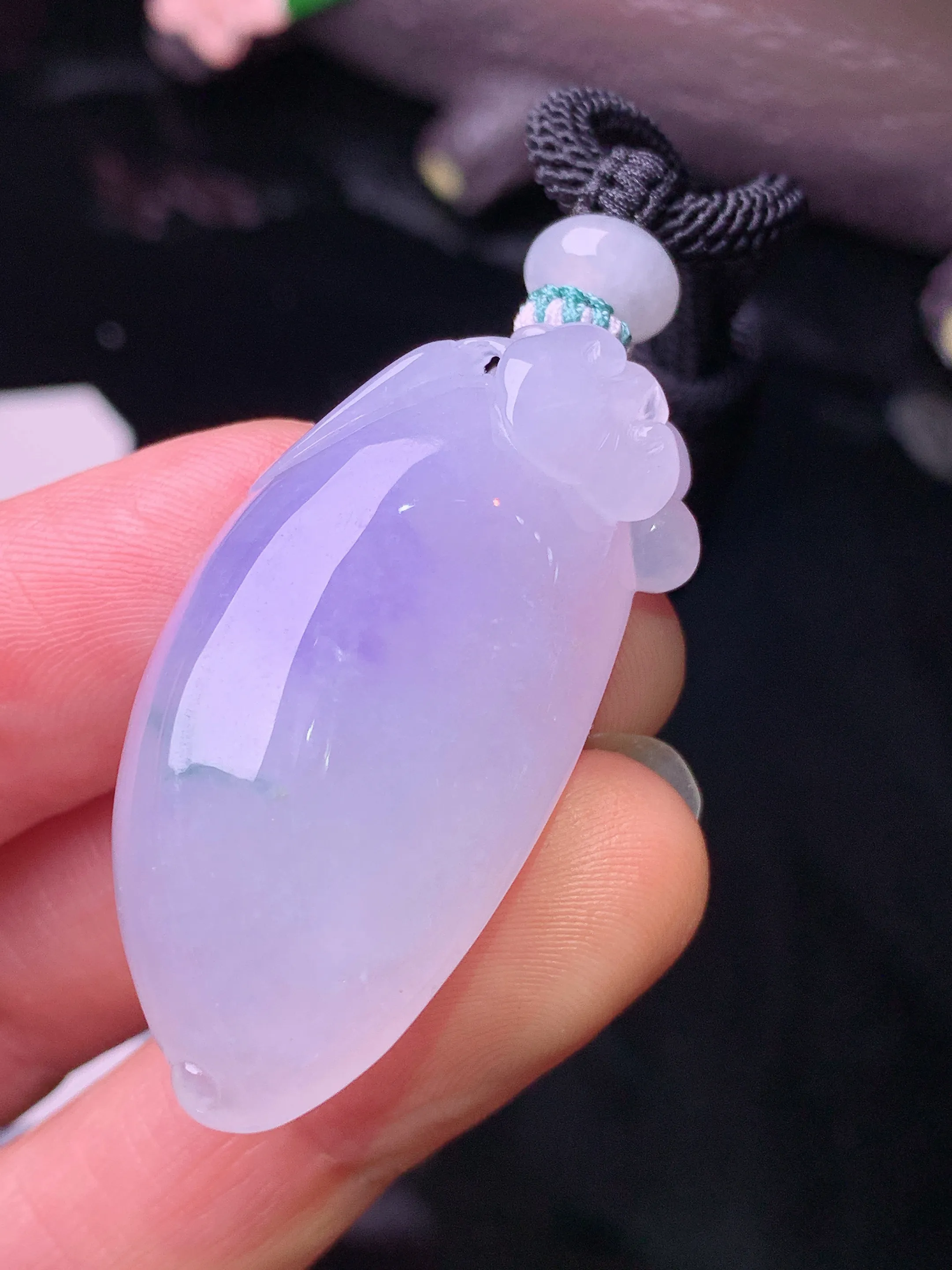 冰紫罗兰福瓜吊坠 玉质细腻 水润亮眼 色泽艳丽 整体尺寸39.5*19.2*11