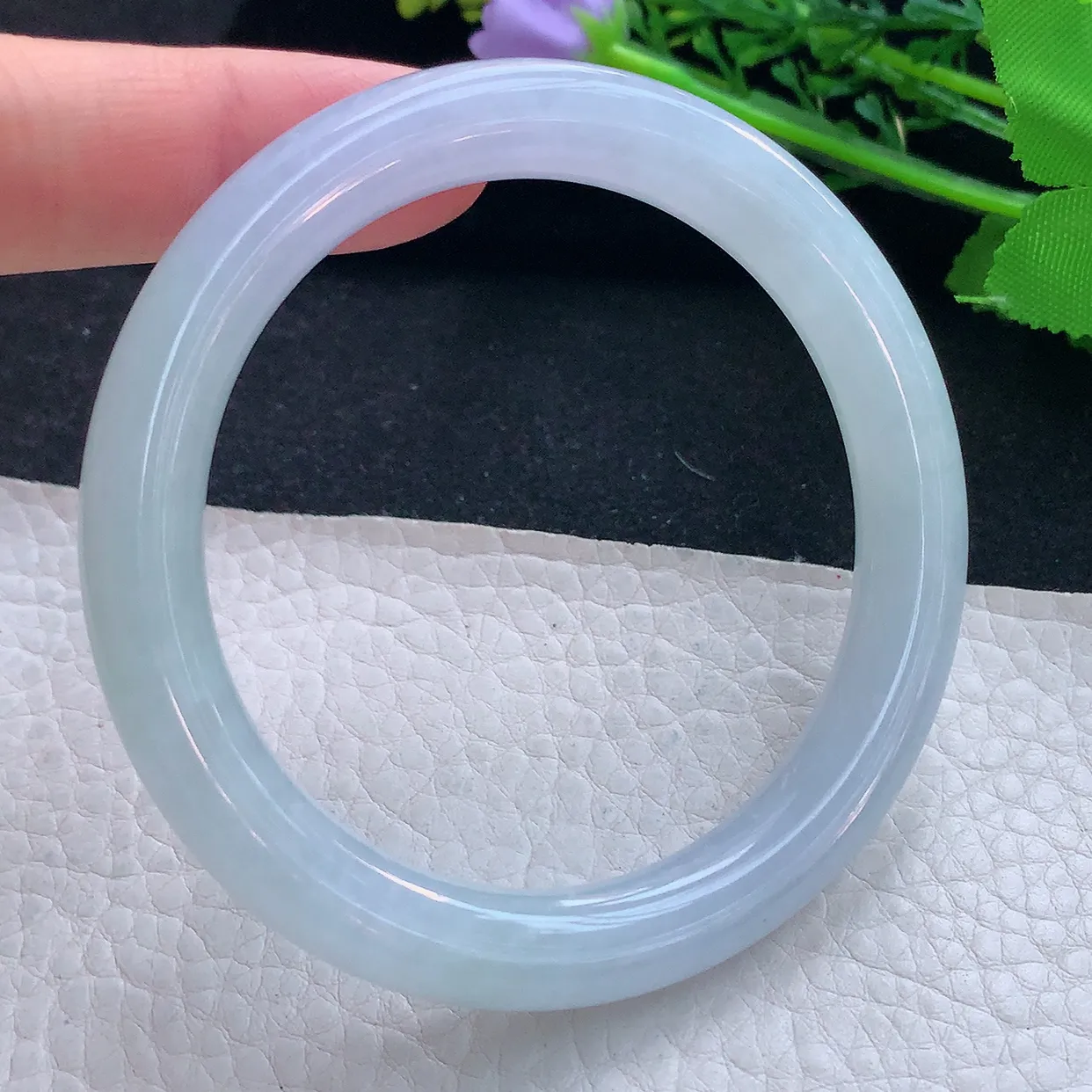 jm自然光56*9美人镯 翡翠a货玉手镯冰胶淡春带彩圆条玉手环 叮当镯