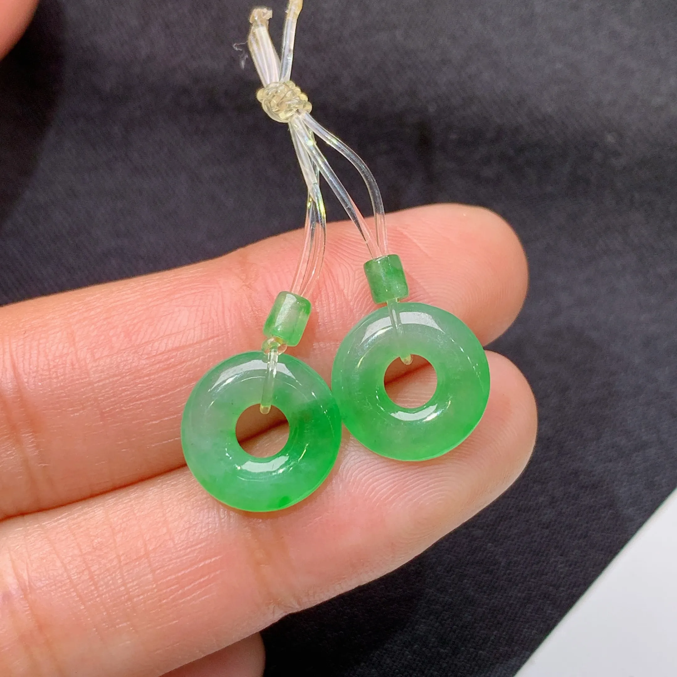 冰飘绿甜甜圈一对，镶嵌佳品，冰润色阳，种水足 Fuy整体尺寸11.5*2.5