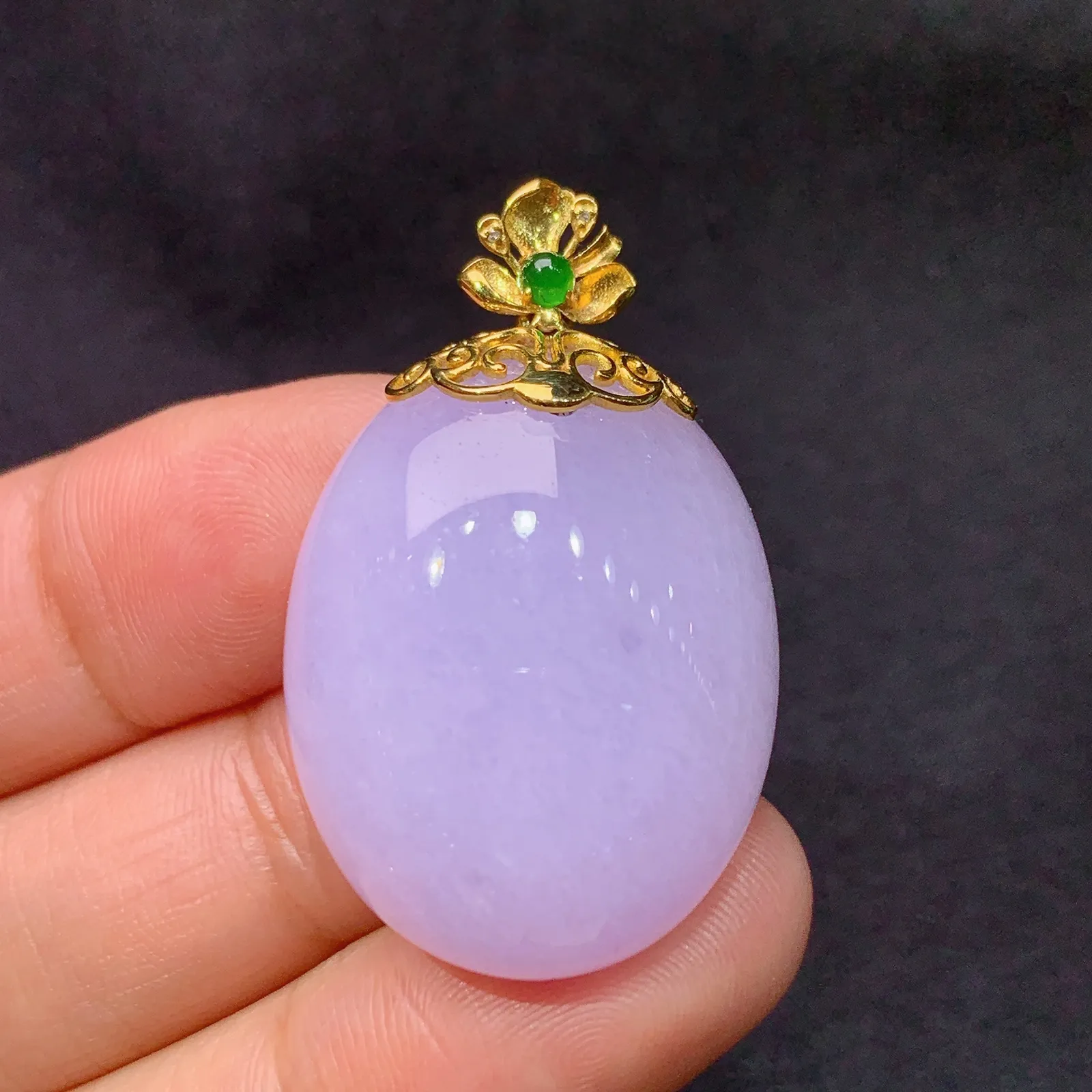 紫罗兰蛋面吊坠，18k金镶嵌，温润细腻，颜色鲜艳 Fuy 尺寸34.8*21.8*10.4