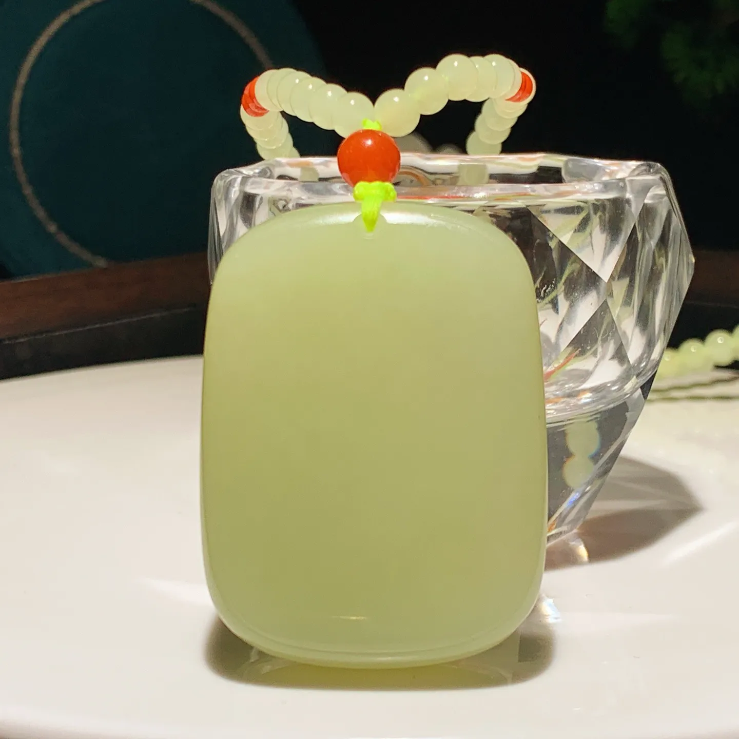 新疆和田玉若羌黄口料平安无事牌挂件。尺寸50/37/15重91克。玉质细腻油润。手推出油。佩戴高端典雅。lt251213