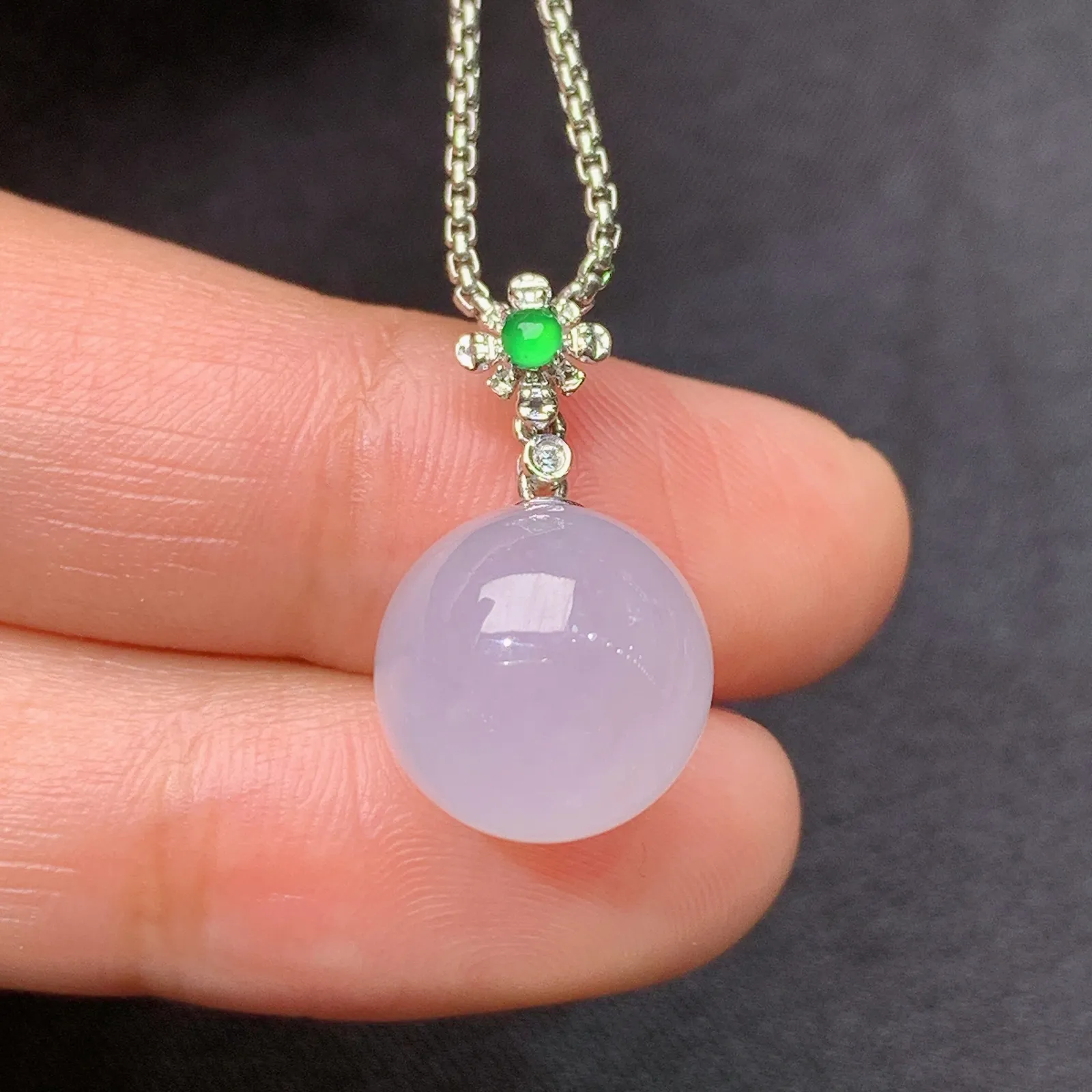 淡紫罗兰圆珠吊坠，18k金镶嵌，温润细腻，颜色鲜甜，By1 尺寸19.6*10.9