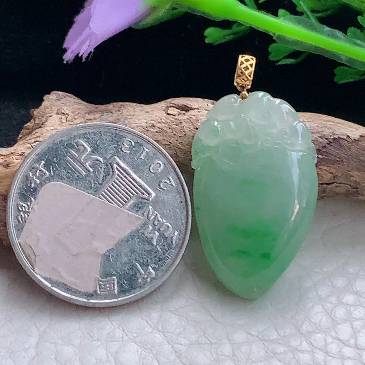 x54自然光27.8*17*6.8精美翡翠a货飘绿福瓜 玉瓜玉吊坠 玉挂件