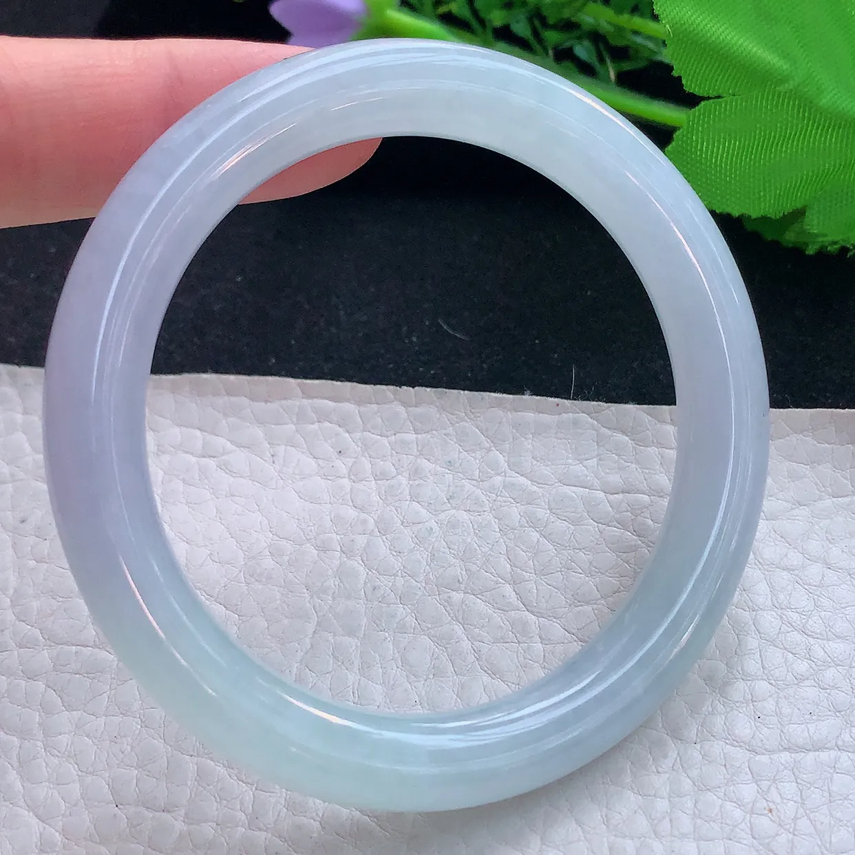 jm自然光56*9美人镯 翡翠a货玉手镯冰胶淡春带彩圆条玉手环 叮当镯