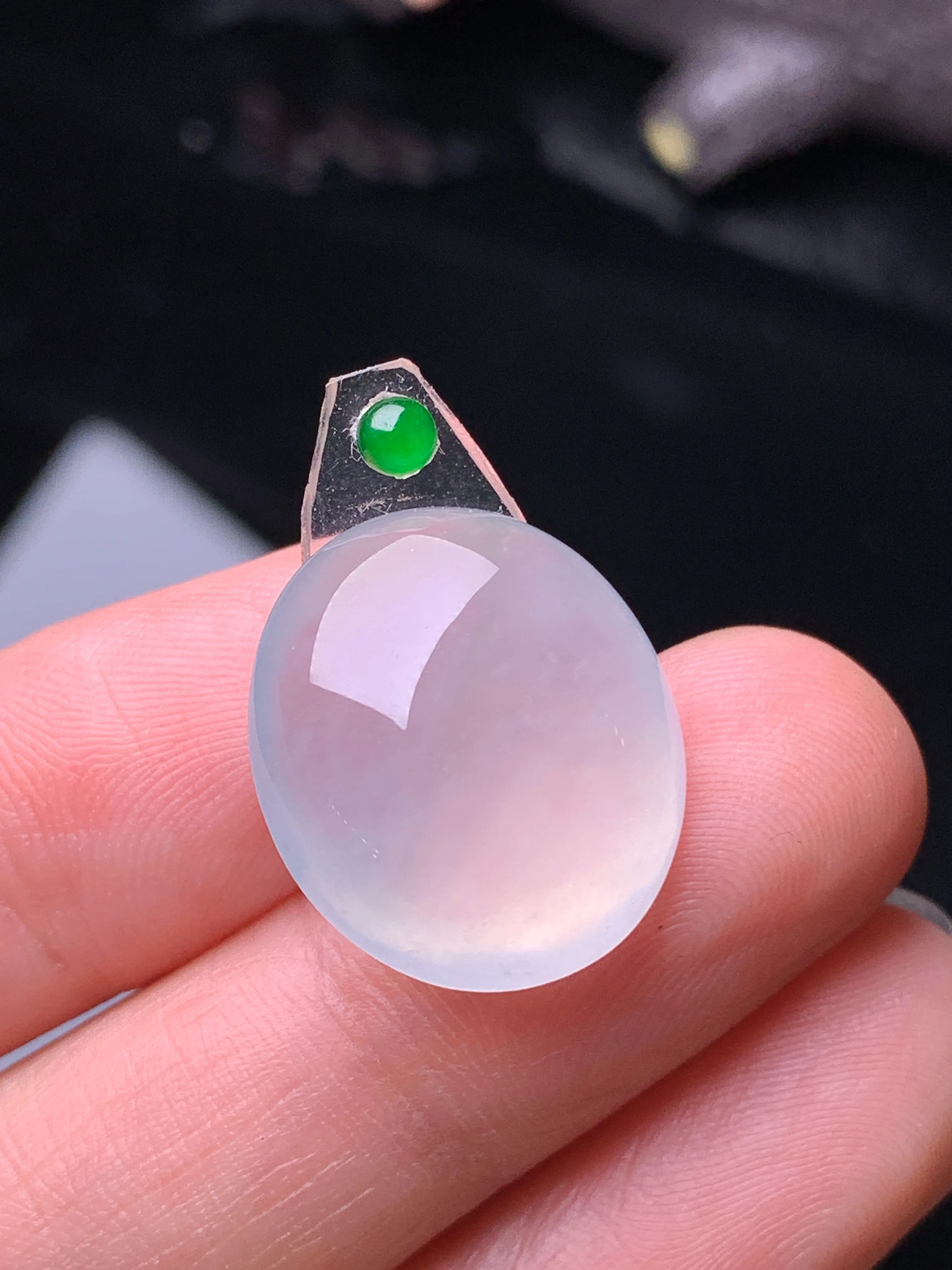 镶嵌 冰种蛋面吊坠 玉质细腻 水润亮眼 色泽艳丽 整体尺寸18*15.7*6.5