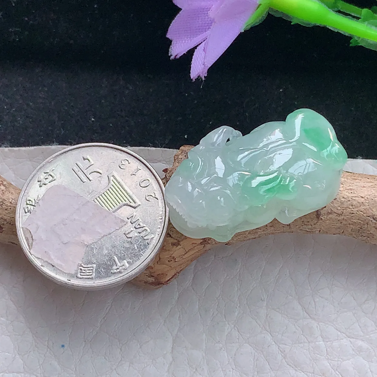 x54自然光30*15.6*12精美翡翠a货冰飘绿招财貔貅 玉皮休玉吊坠 玉挂件