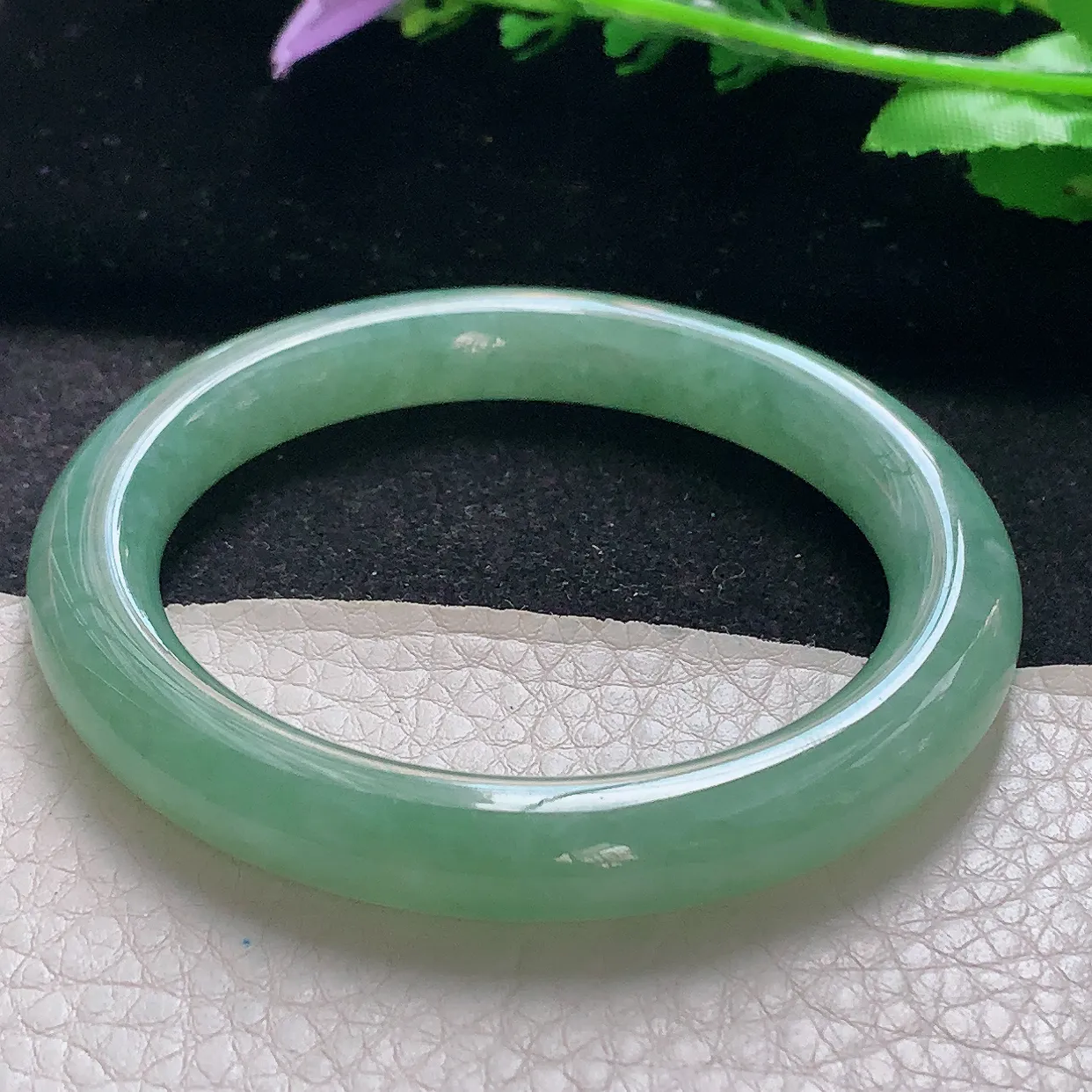 js自然光55.5*9.2*9.5美人镯 翡翠a货玉手镯满绿圆条珠宝玉手环