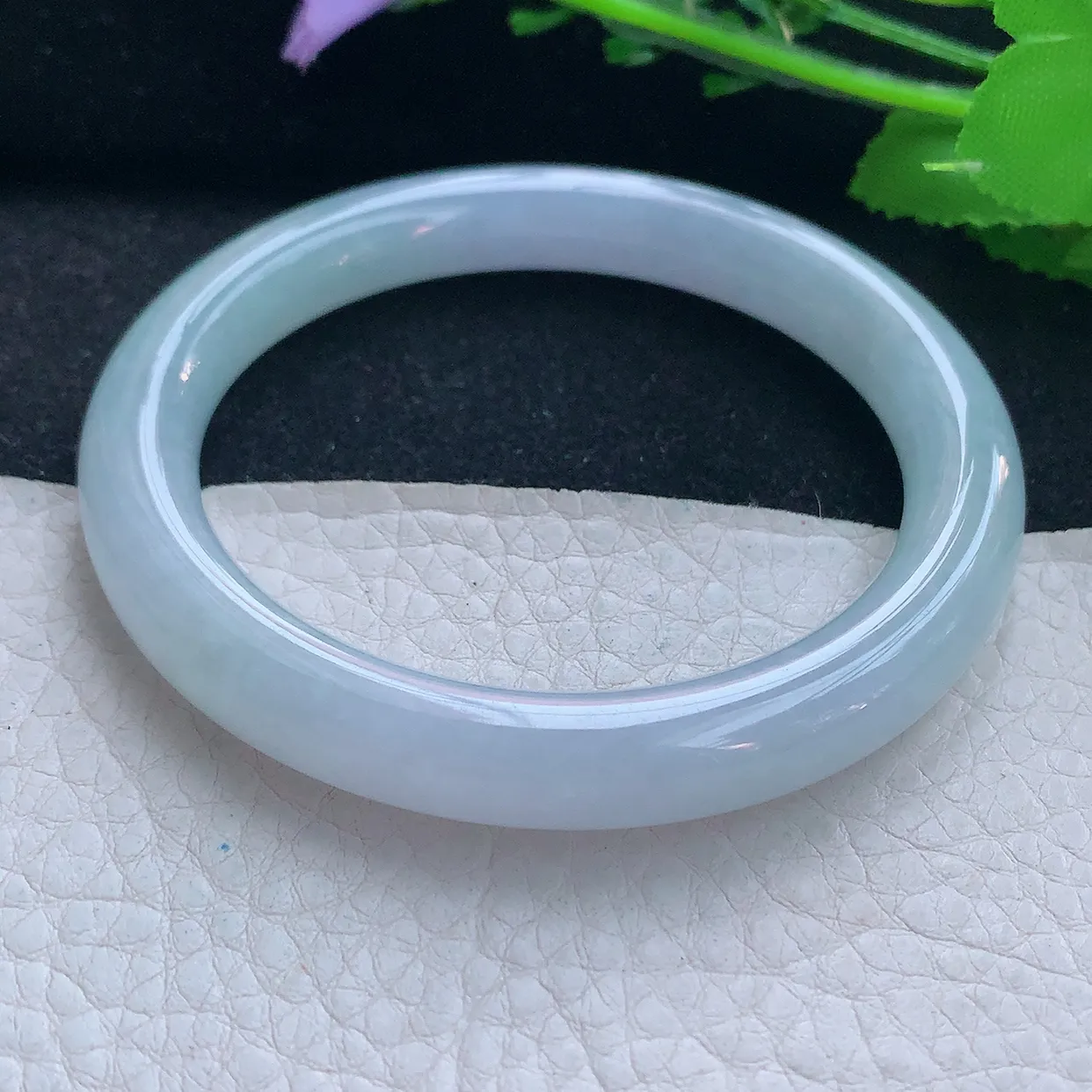 jm自然光56*9美人镯 翡翠a货玉手镯冰胶淡春带彩圆条玉手环 叮当镯