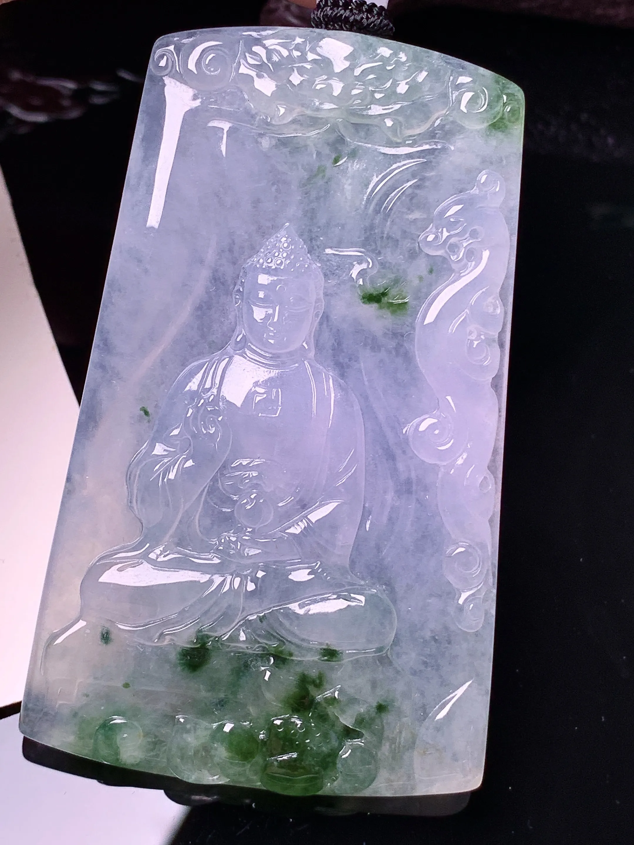 飘绿大日如来佛祖吊坠 玉质细腻 水润亮眼 色泽艳丽 整体尺寸63.2*38.8*5.6