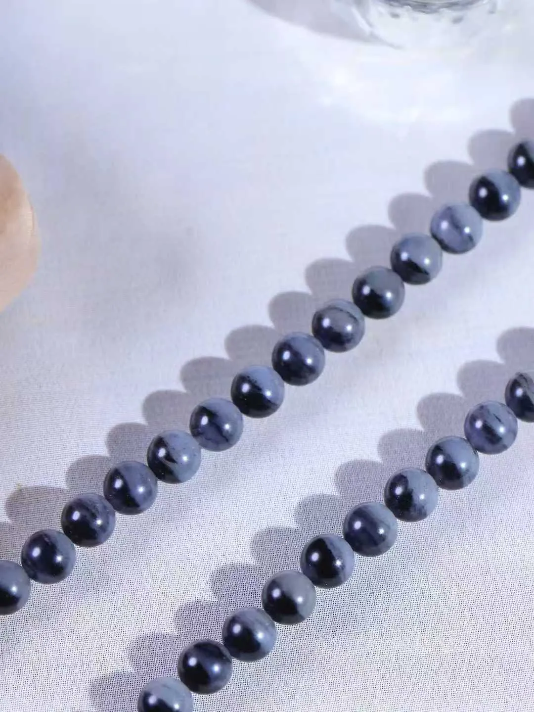 【链.108】

新疆和田青花籽料108挂链 玉质温润细腻 油性十足 佩戴舒适。珠珠落玉盘，间关莺语花底滑，一生美好时光，无论身在何处，都有它相伴相守。事事顺遂，幸福美满，吉祥如意。重96.2克 尺寸取一7.9mm FDA-781251493