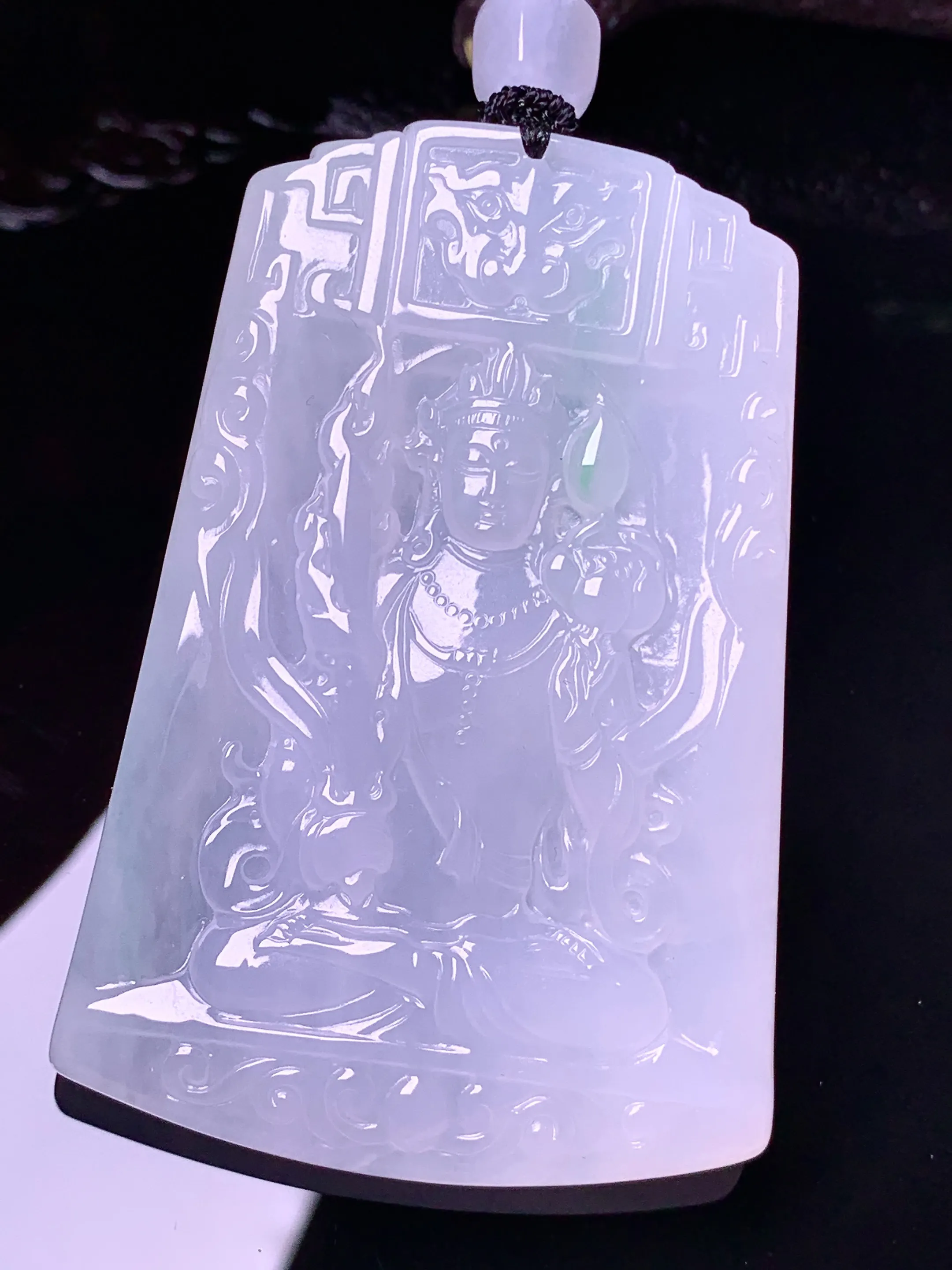 大势至观音菩萨吊坠 玉质细腻 水润亮眼 色泽艳丽 整体尺寸62.5*42.8*5.5