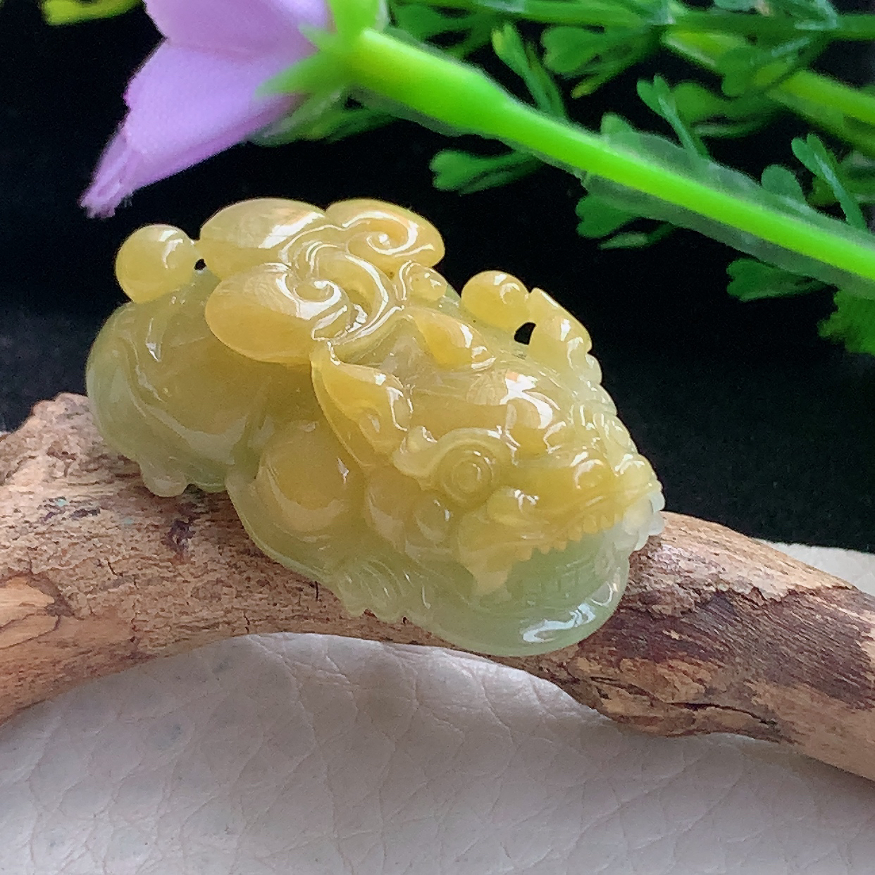 x54自然光33.8*18.5*11.6精美翡翠a货三彩招财貔貅 玉皮休玉吊坠 玉挂件