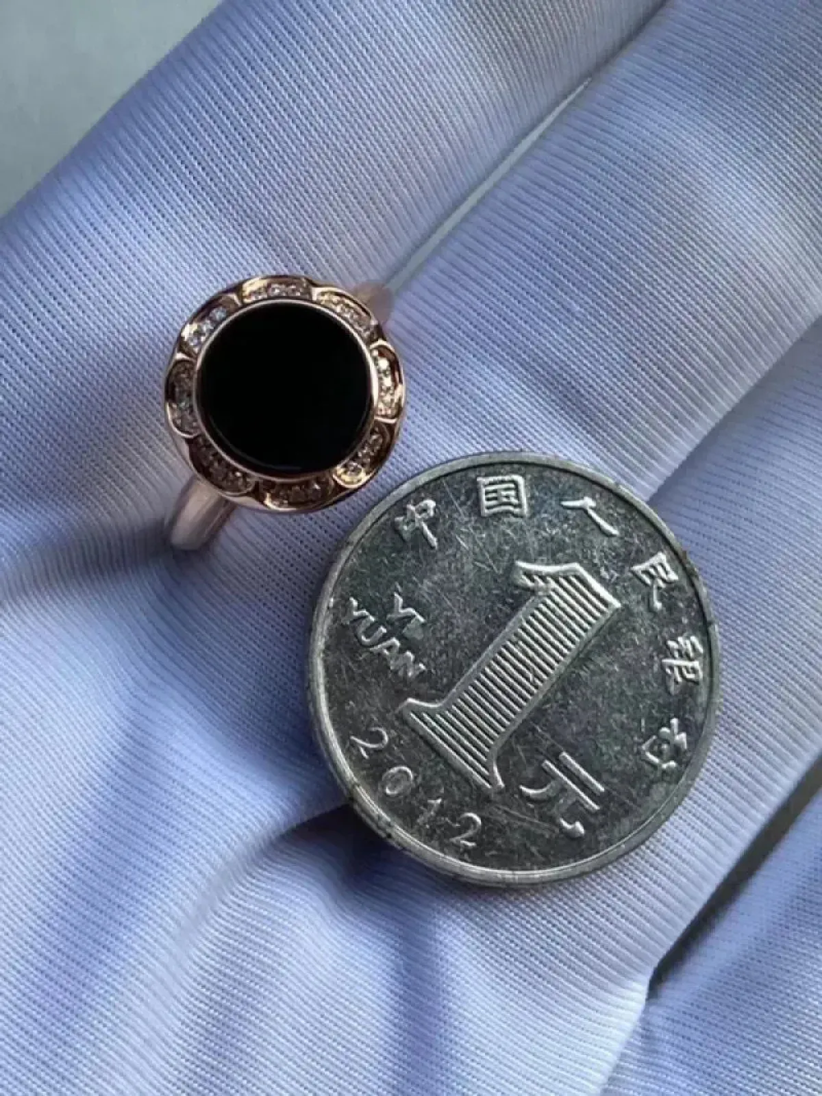 墨翠【平安扣戒指】18K金+南非钻镶嵌，细腻干净，黑度极黑，性价比高，雕工精湛，打灯透绿 裸石尺寸9.1*4.8