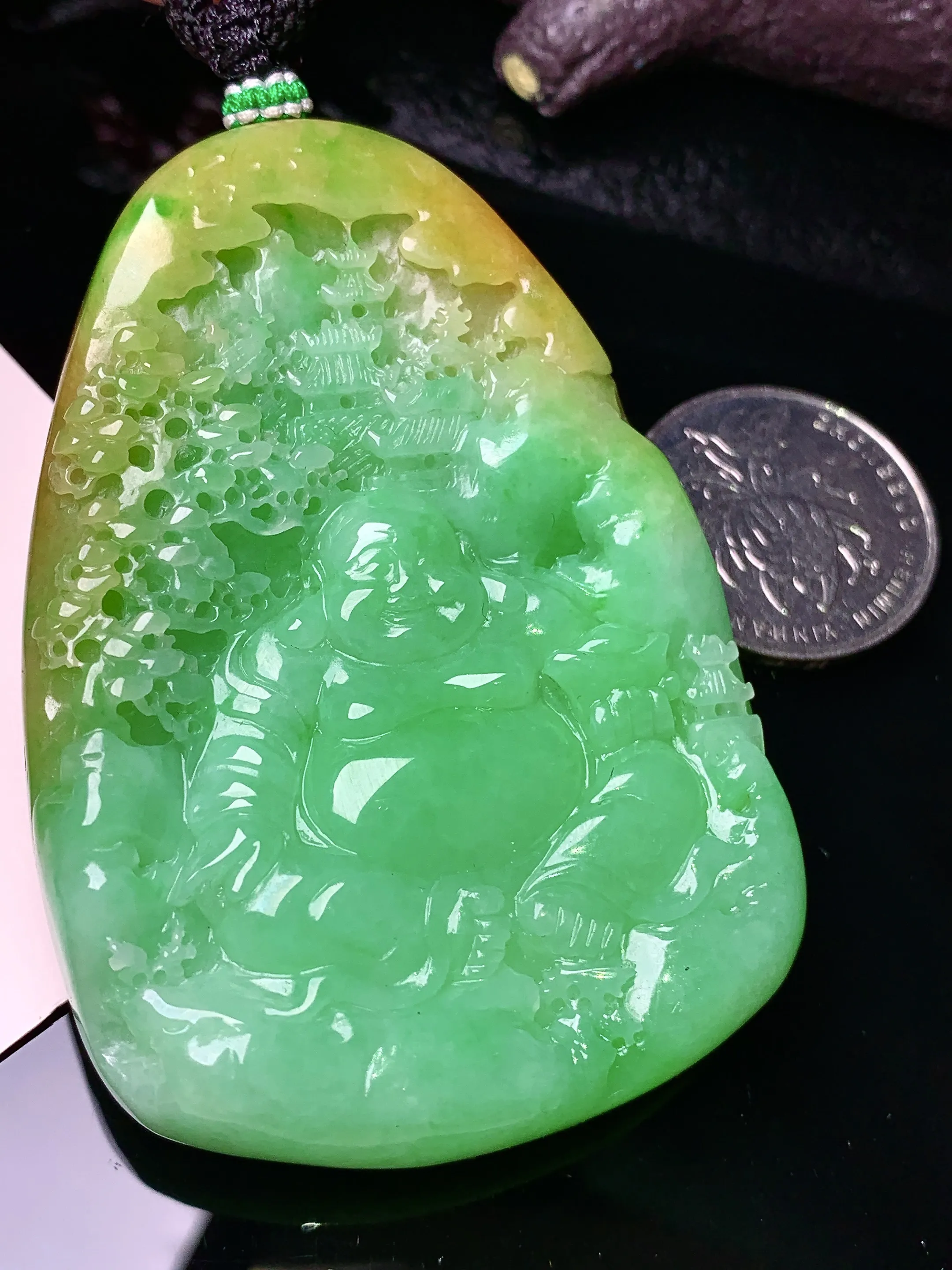 黄绿佛公吊坠 玉质细腻 水润亮眼 色泽艳丽 整体尺寸67.3*47.5*13.6