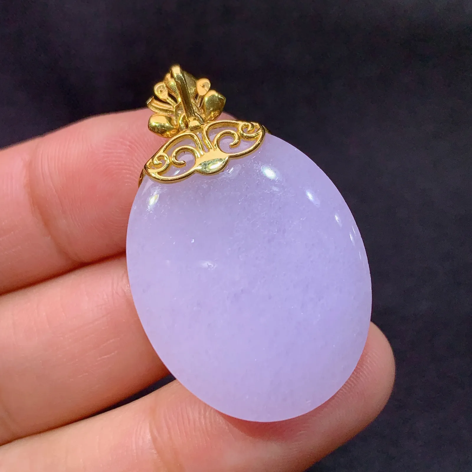 紫罗兰蛋面吊坠，18k金镶嵌，温润细腻，颜色鲜艳 Fuy 尺寸34.8*21.8*10.4