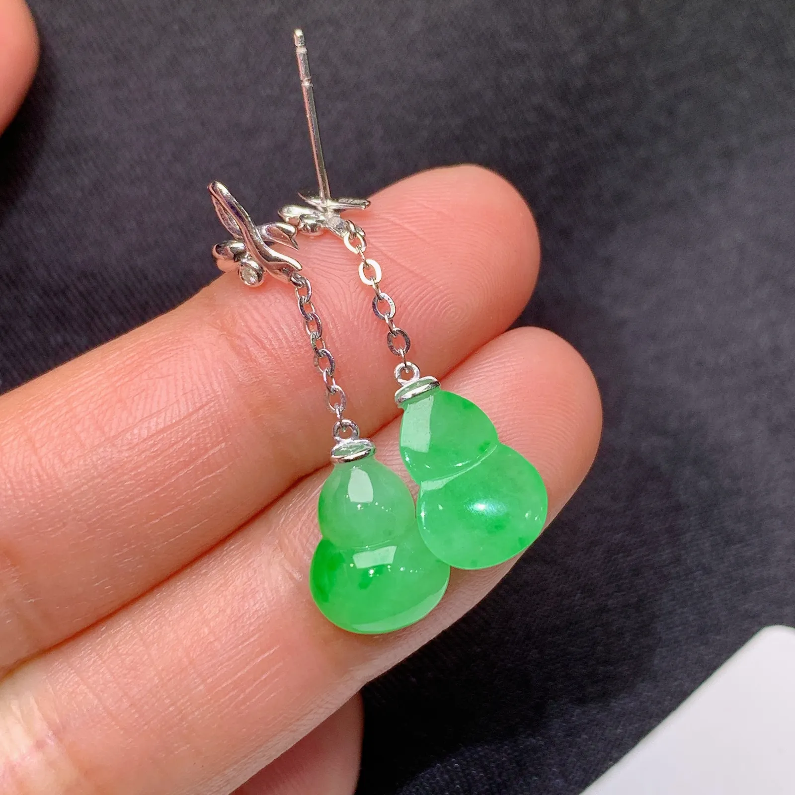 翠绿葫芦耳坠，18k金镶嵌，简约时尚，冰润色阳，种水足，Ax 尺寸11*7.8*3