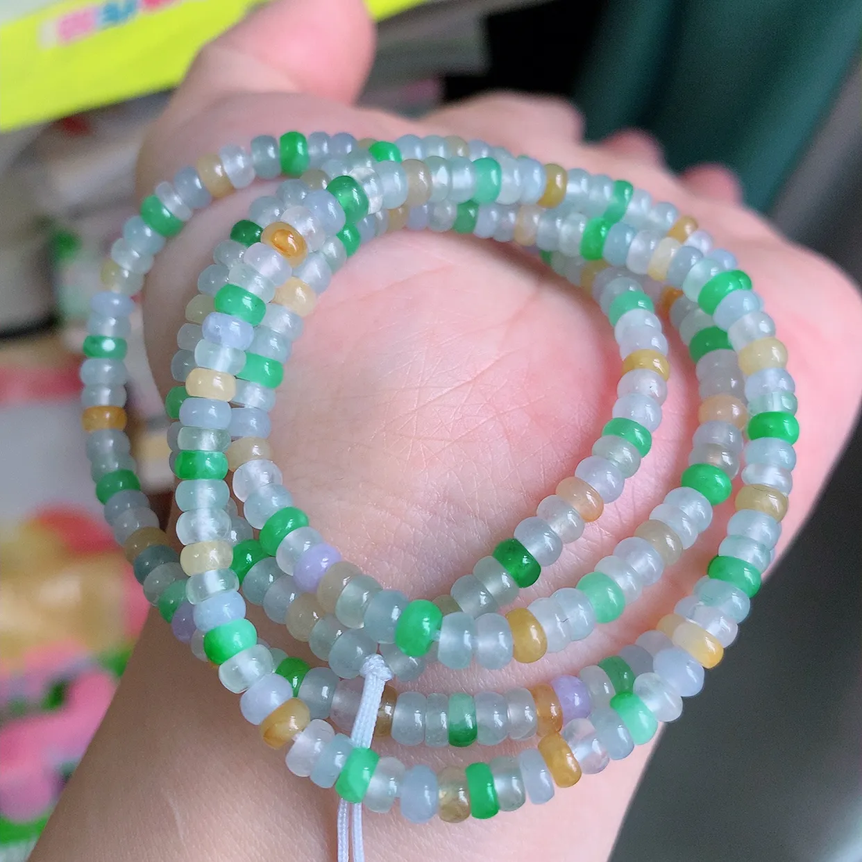 自然光实拍   冰种多彩翡翠项链，多宝翡翠珠链，款式新颖，佩戴效果时尚出众 尽显气质，玉质细腻，美感十足 #001.1取一尺寸4.5mm