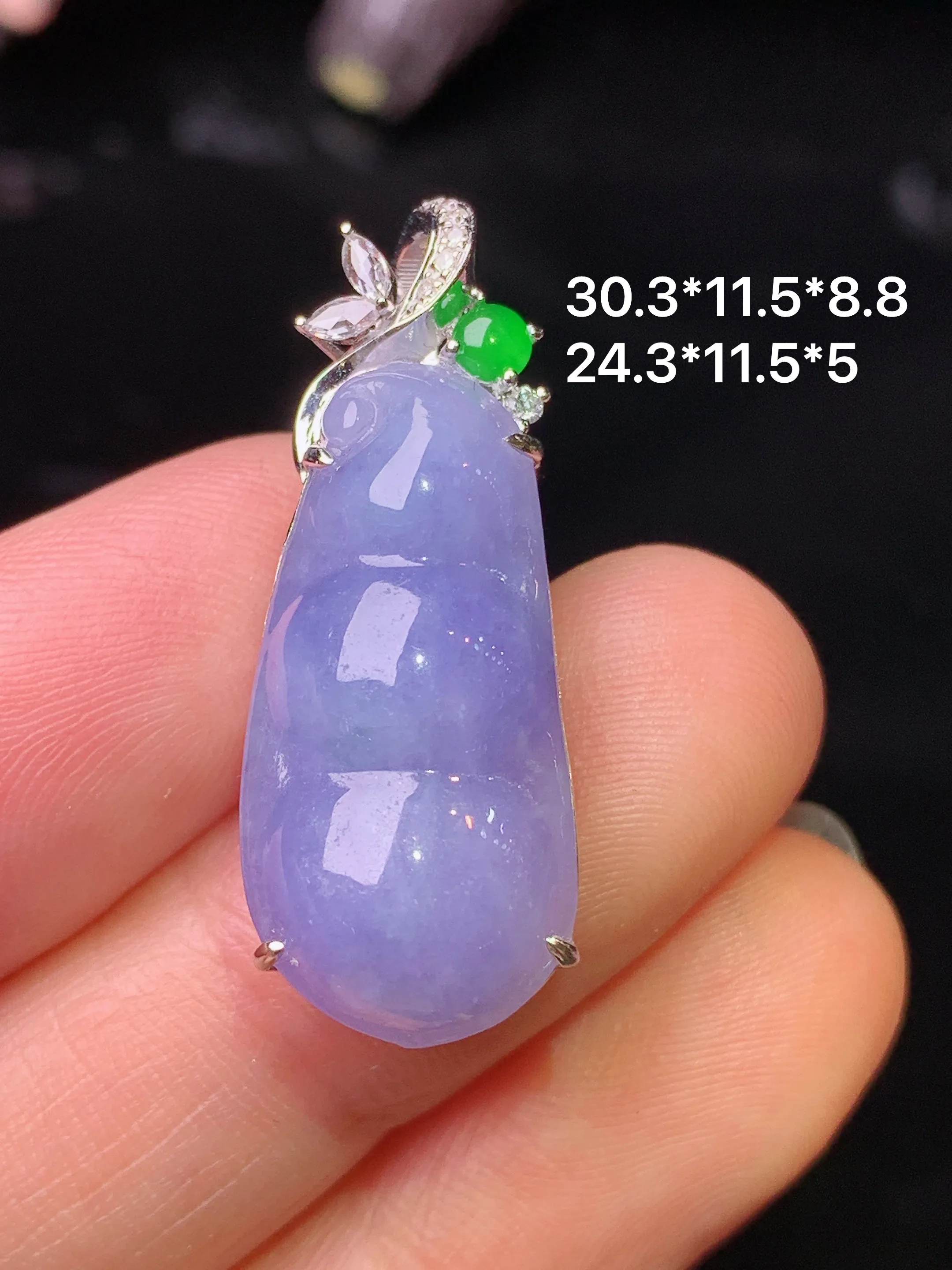 18k金钻镶嵌紫罗兰四季豆吊坠 玉质细腻 水润亮眼 色泽艳丽 整体尺寸30.3*11.5*8.8