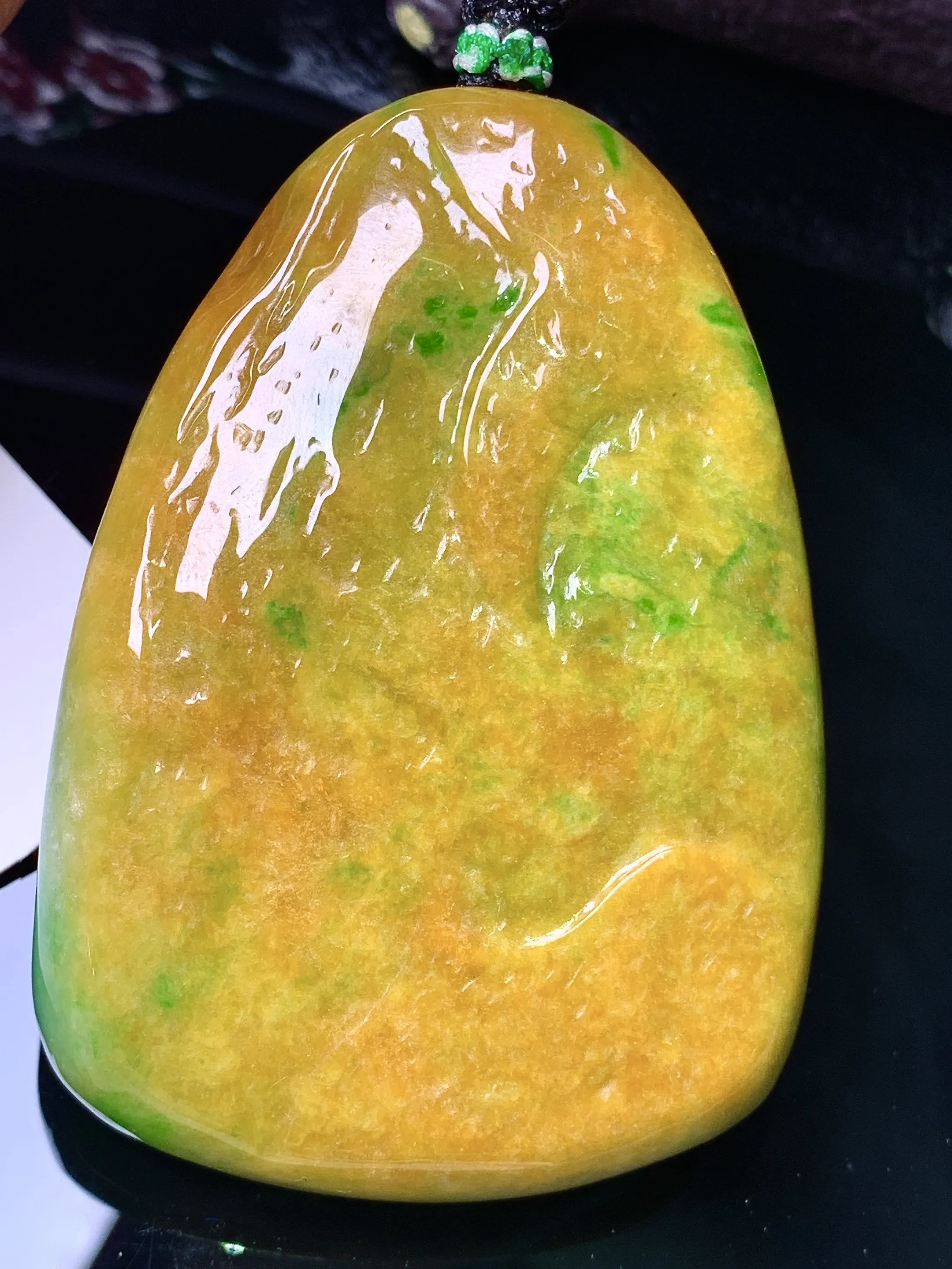 黄绿佛公吊坠 玉质细腻 水润亮眼 色泽艳丽 整体尺寸67.3*47.5*13.6