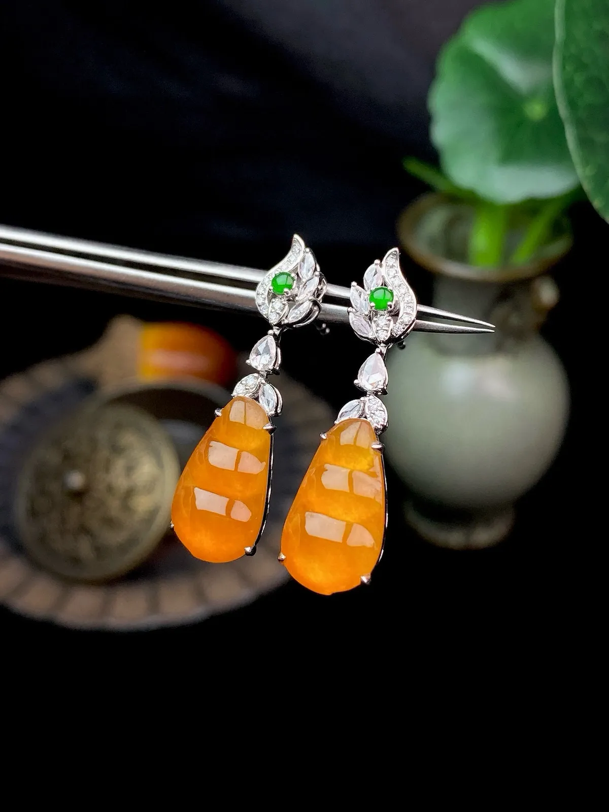 【冰种黄翡福豆耳坠】质地细润，起刚起荧光，18K金钻镶嵌，裸石尺寸14.1*8*2.5毫米