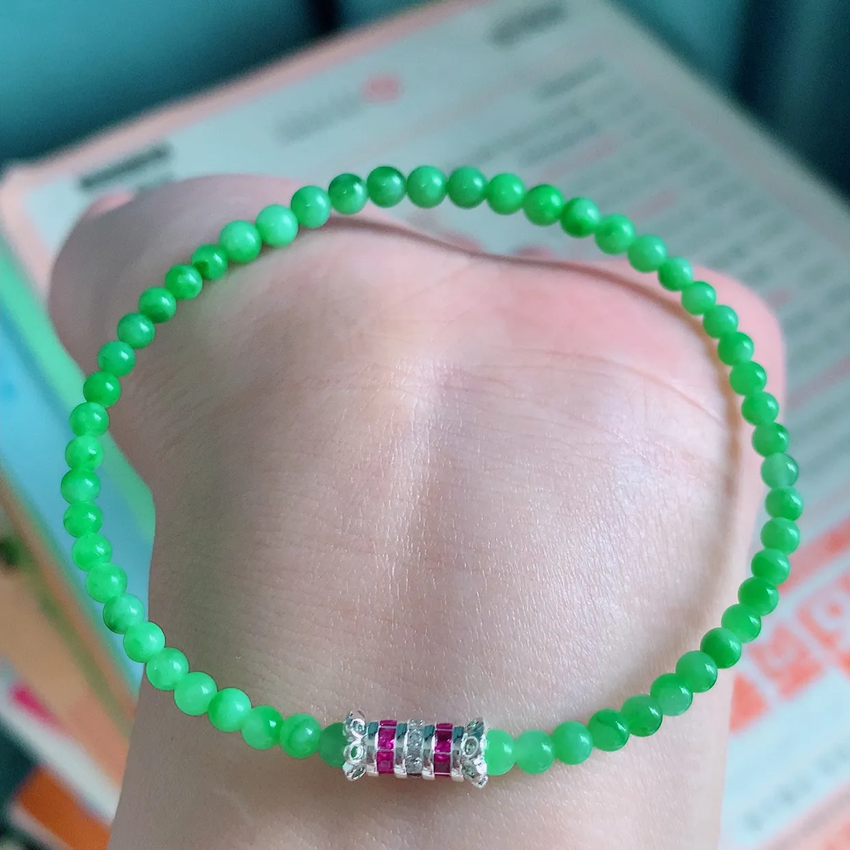 自然光实拍   冰润满绿翡翠手串手链，款式新颖，佩戴效果时尚出众 尽显气质，玉质细腻，美感十足 #001.1尺寸3.2-3.9mm