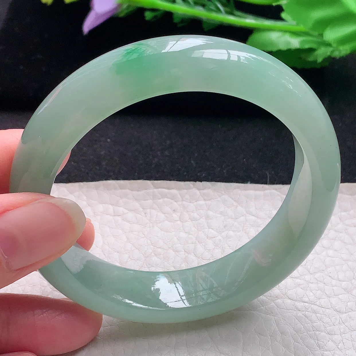 nr自然光58.5*14.8*9平安镯 翡翠a货玉手镯冰胶飘绿花宽边珠宝玉手环