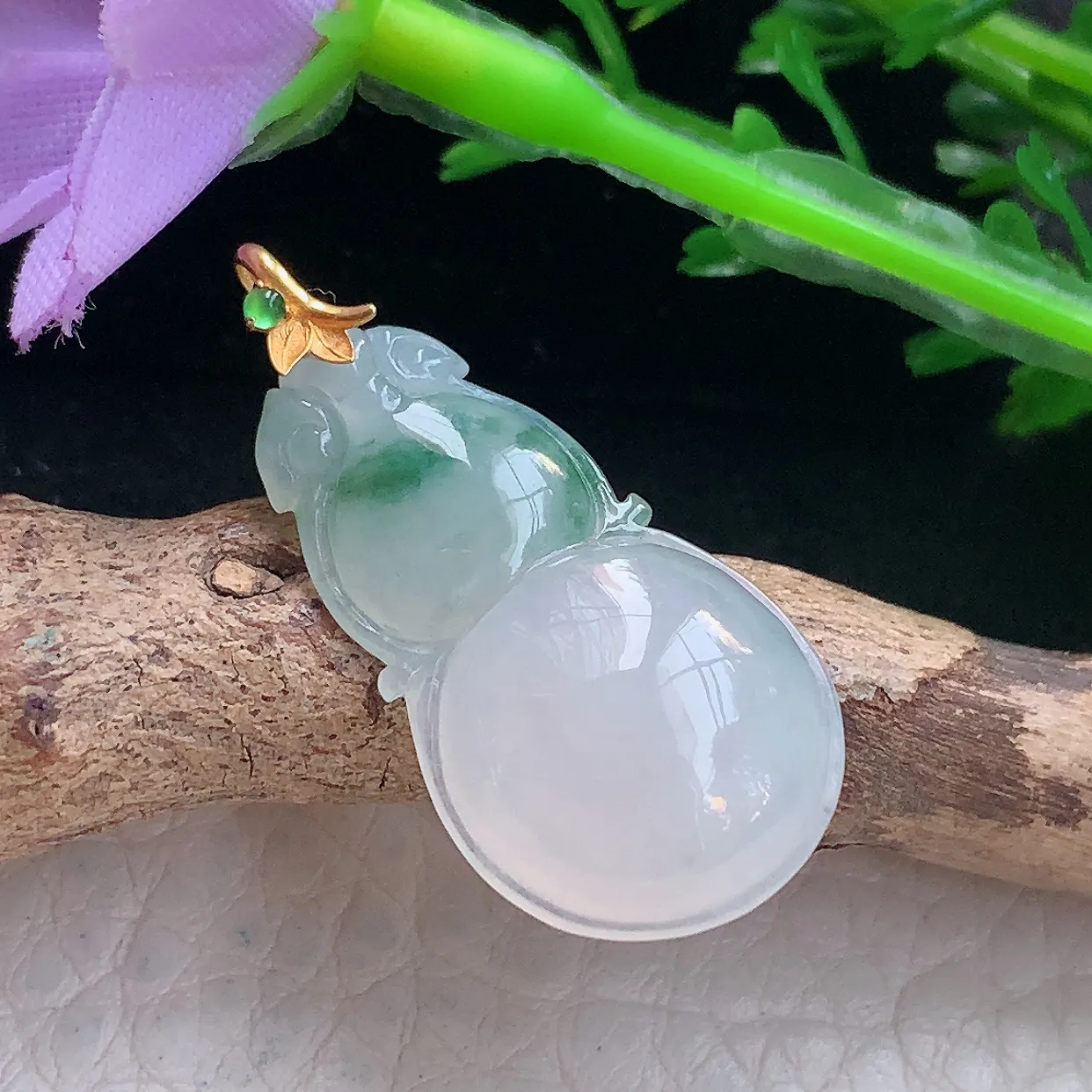 x54自然光30.8*15.3*5.6精美翡翠a货冰飘花葫芦 玉葫芦玉吊坠 玉挂件