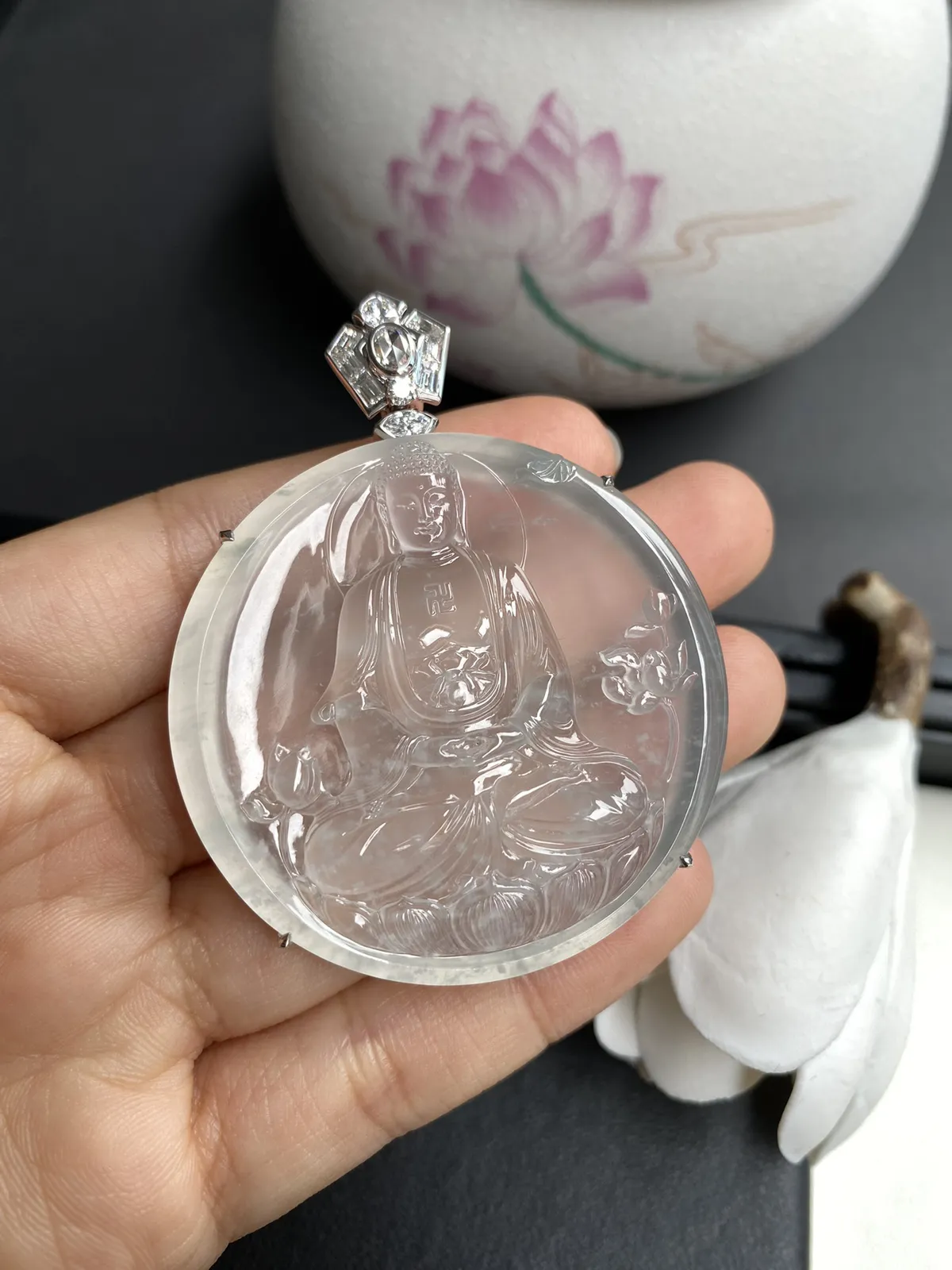 加龙作品-佛光普照，整体63.6x49.3x8.4裸石49.3x48.6x6mm，雕工精湛，水润通透