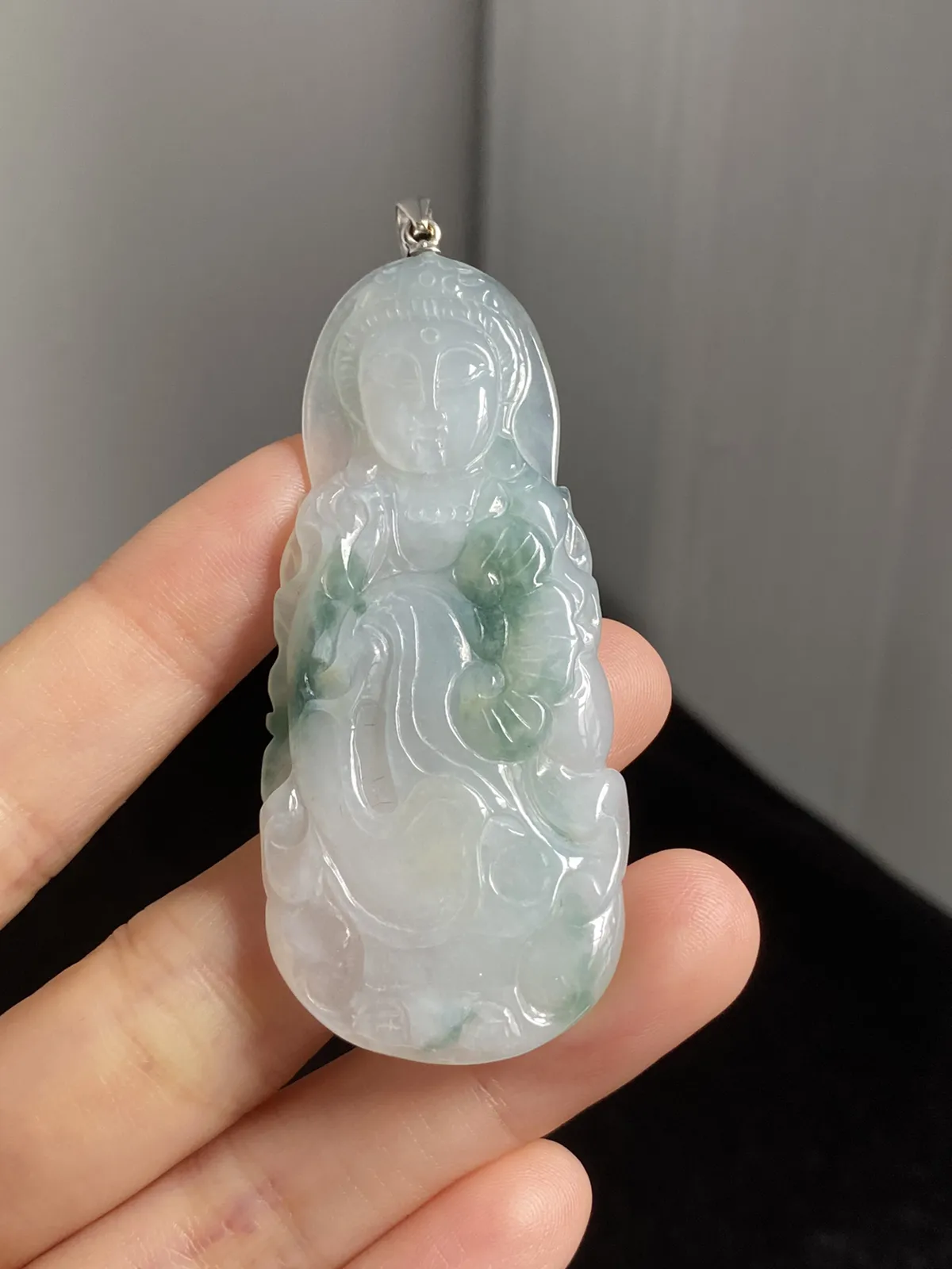 翡翠冰糯种淡绿色吊坠，印记：Au750